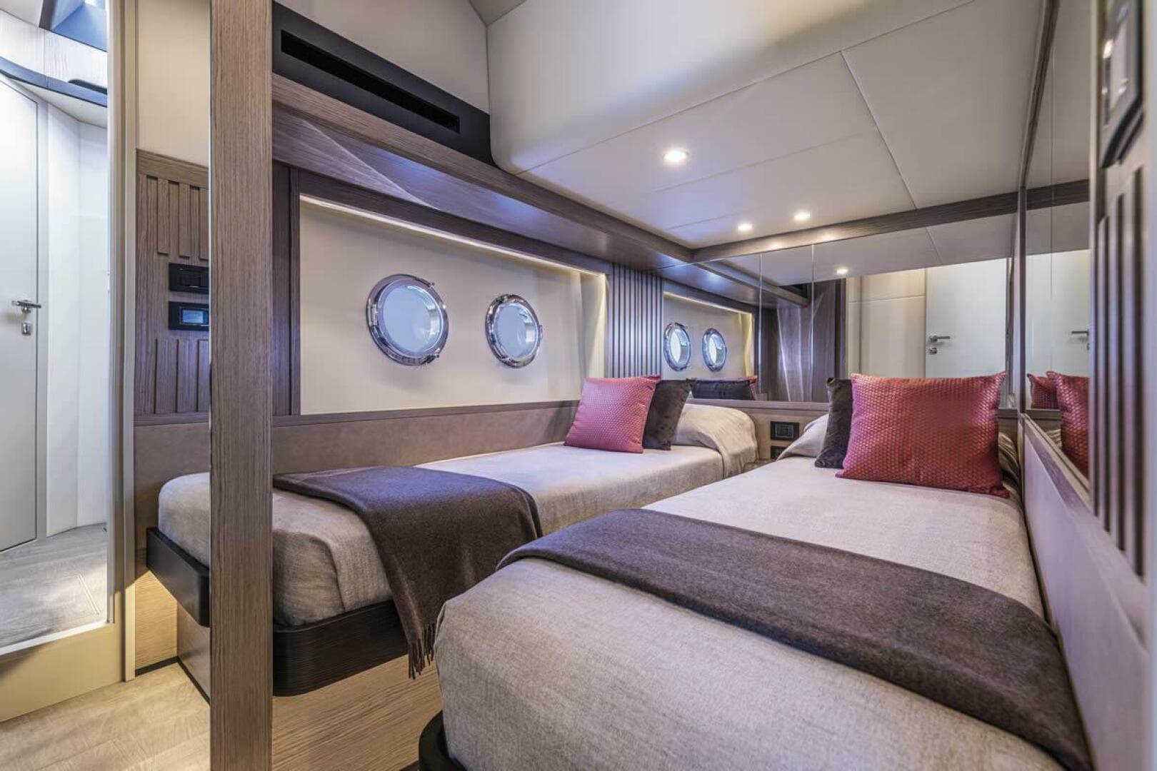 2027 Absolute 53 Navetta