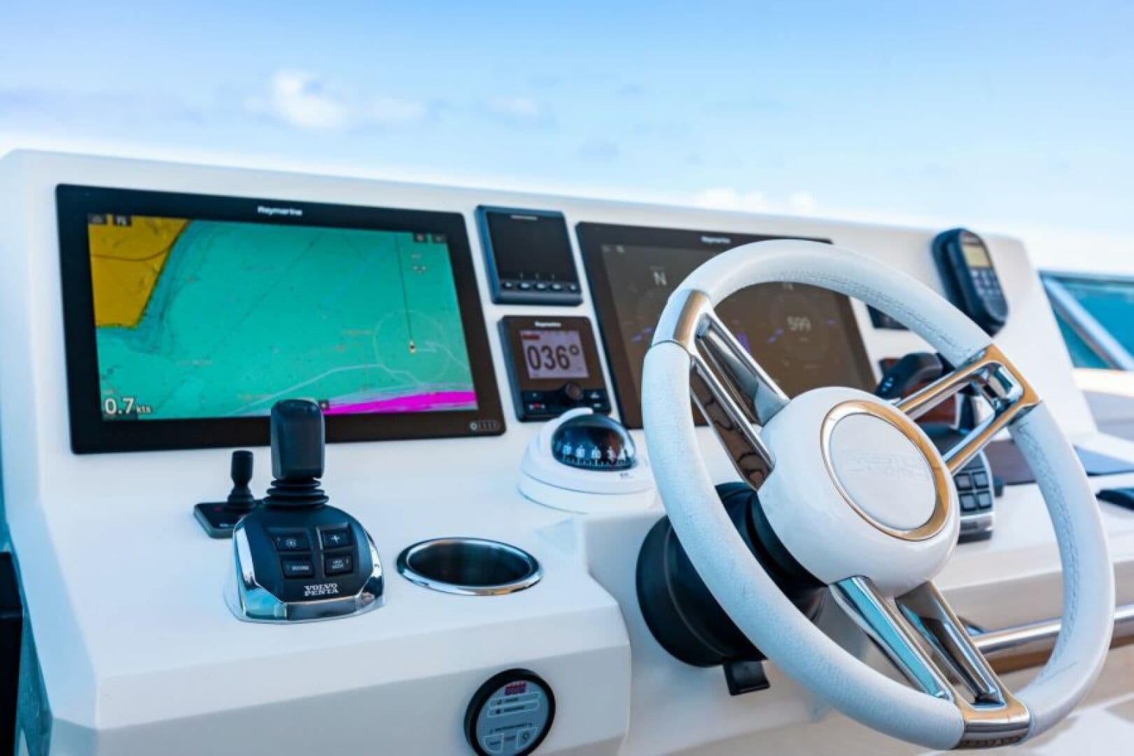 2020 Prestige 630 FB  Cockpit