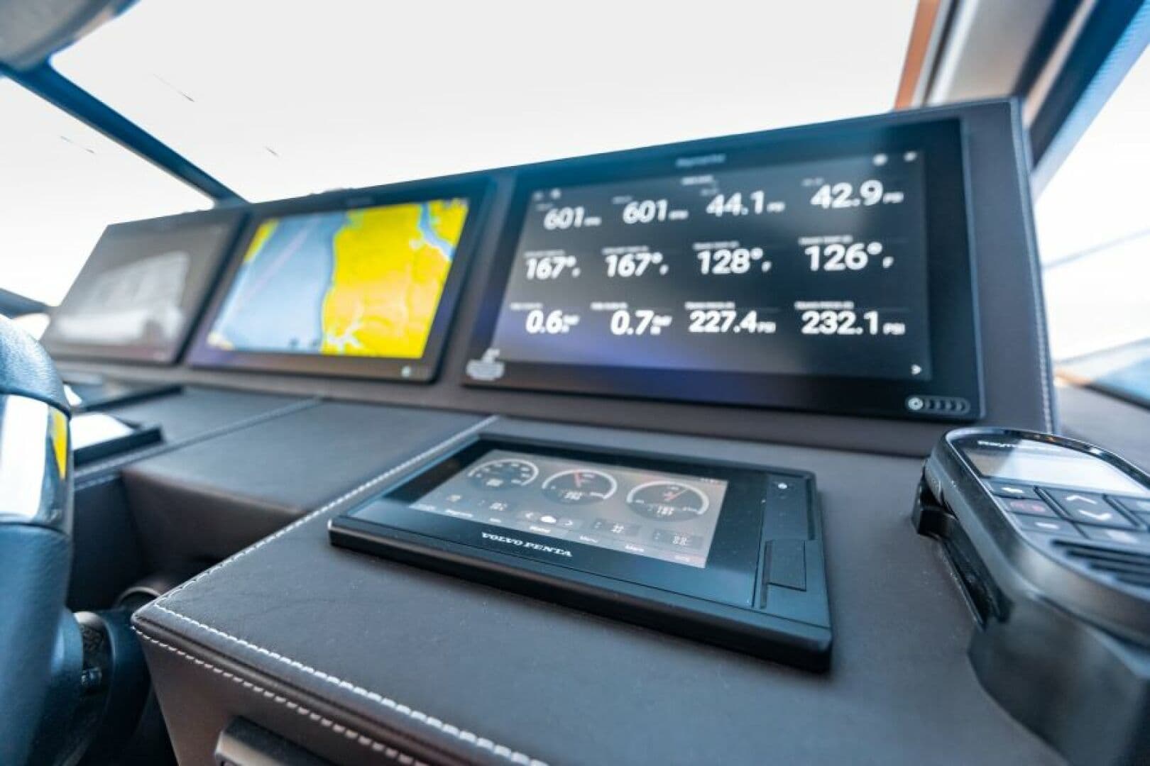 2020 Prestige 630 FB  Helm 4