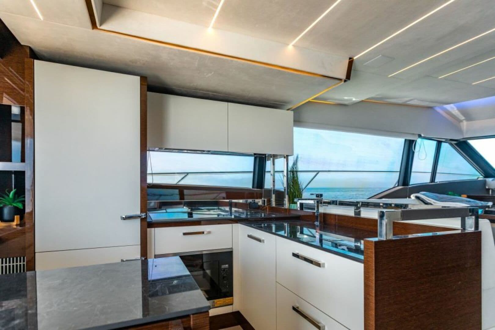 2020 Prestige 630 FB  Galley