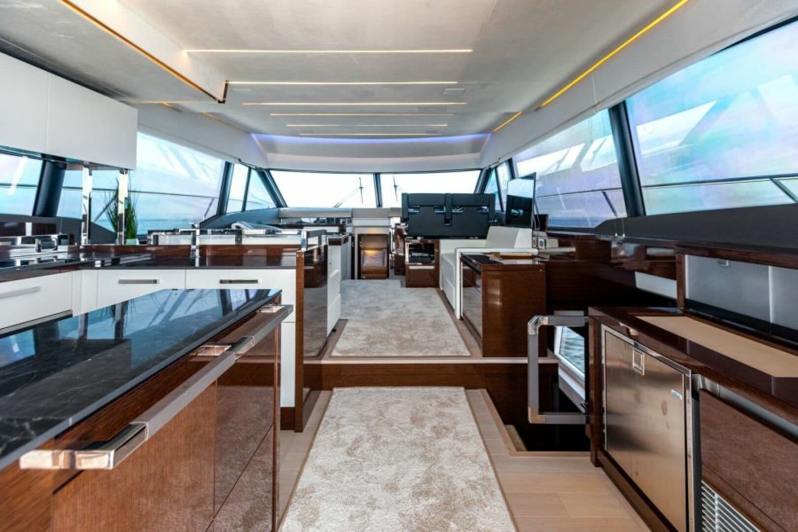 2020 Prestige 630 FB  Galley Salon