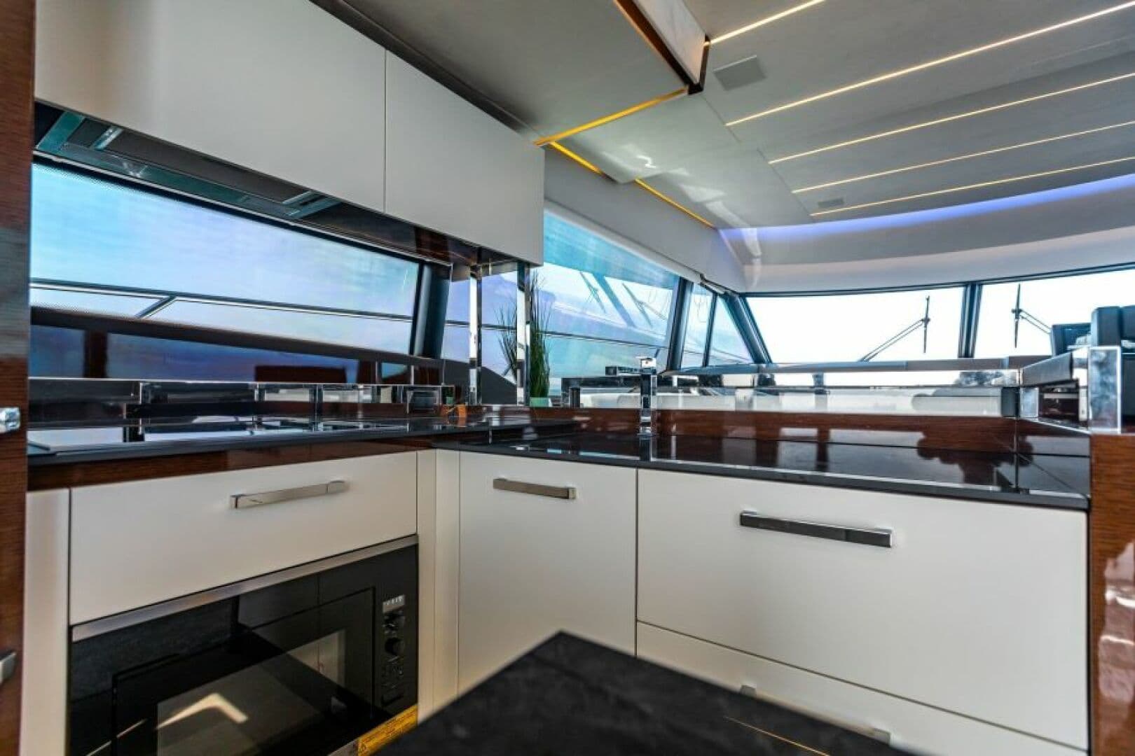 2020 Prestige 630 FB  Galley 3
