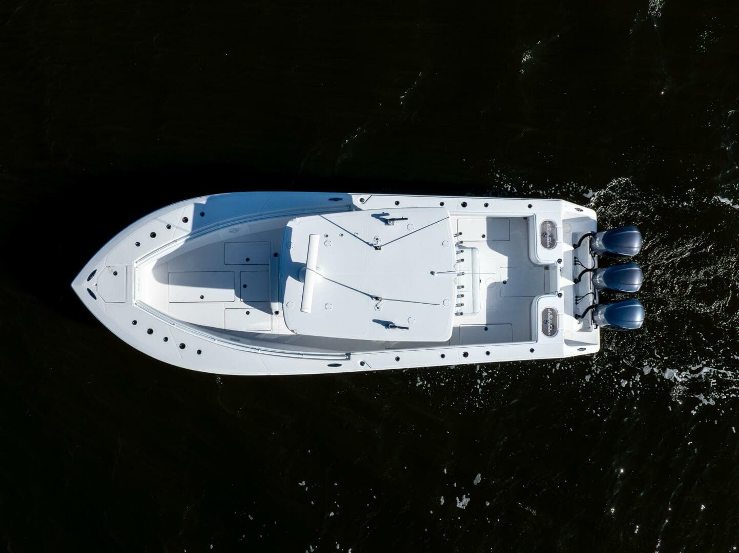 SeaHunter 33 Bloodline - Exterior Profile