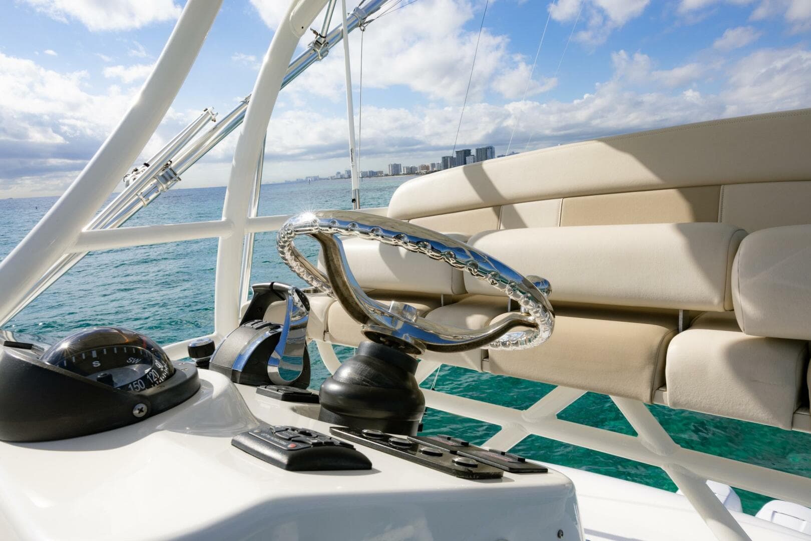 2017 Boston Whaler 