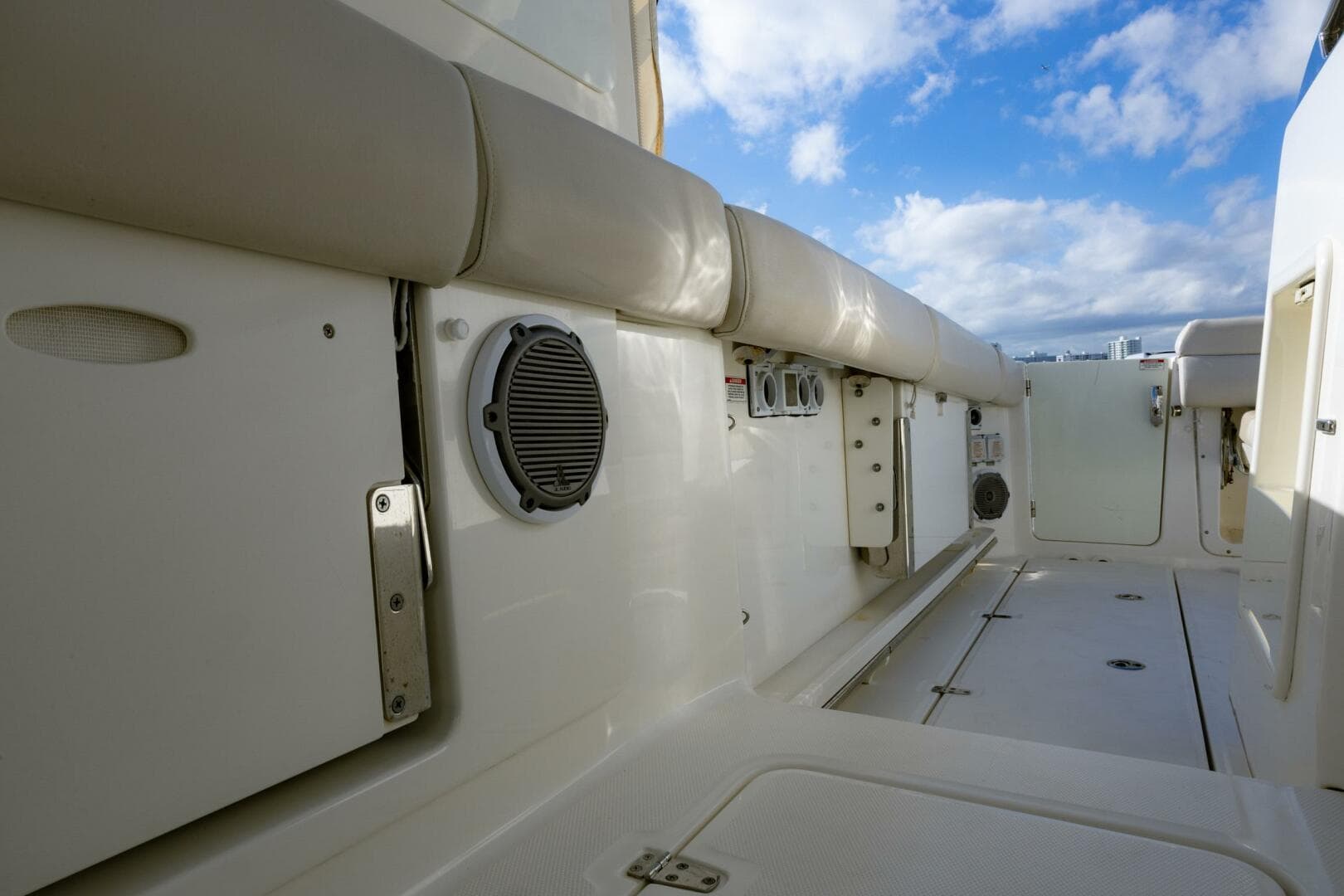 2017 Boston Whaler 