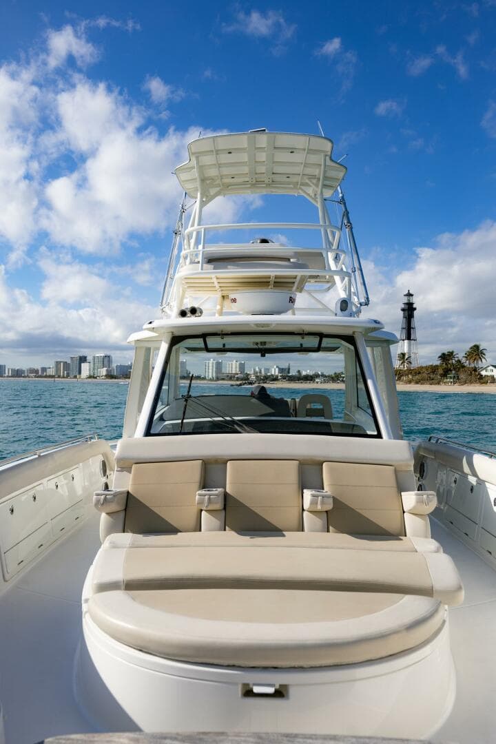 2017 Boston Whaler 