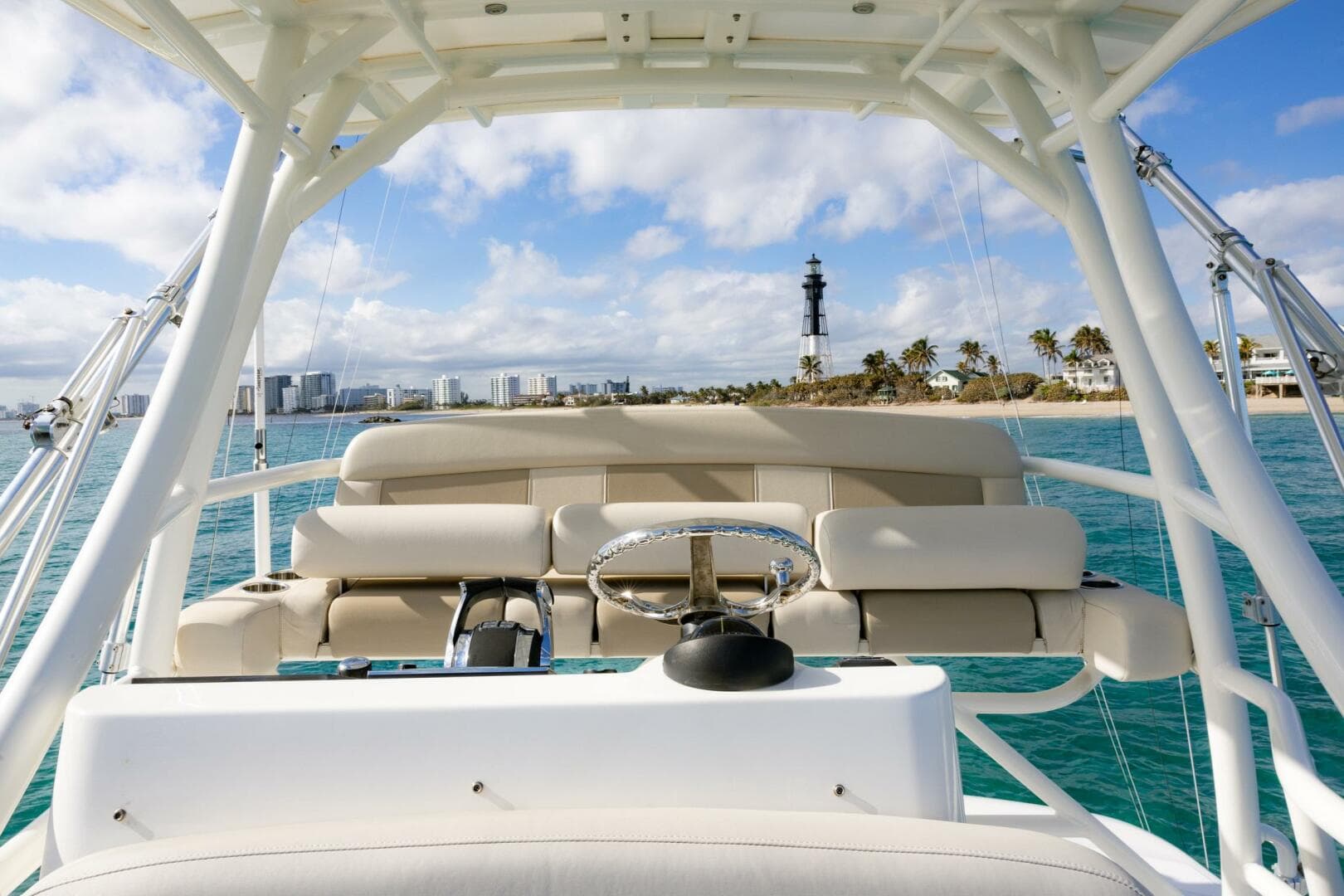 2017 Boston Whaler 