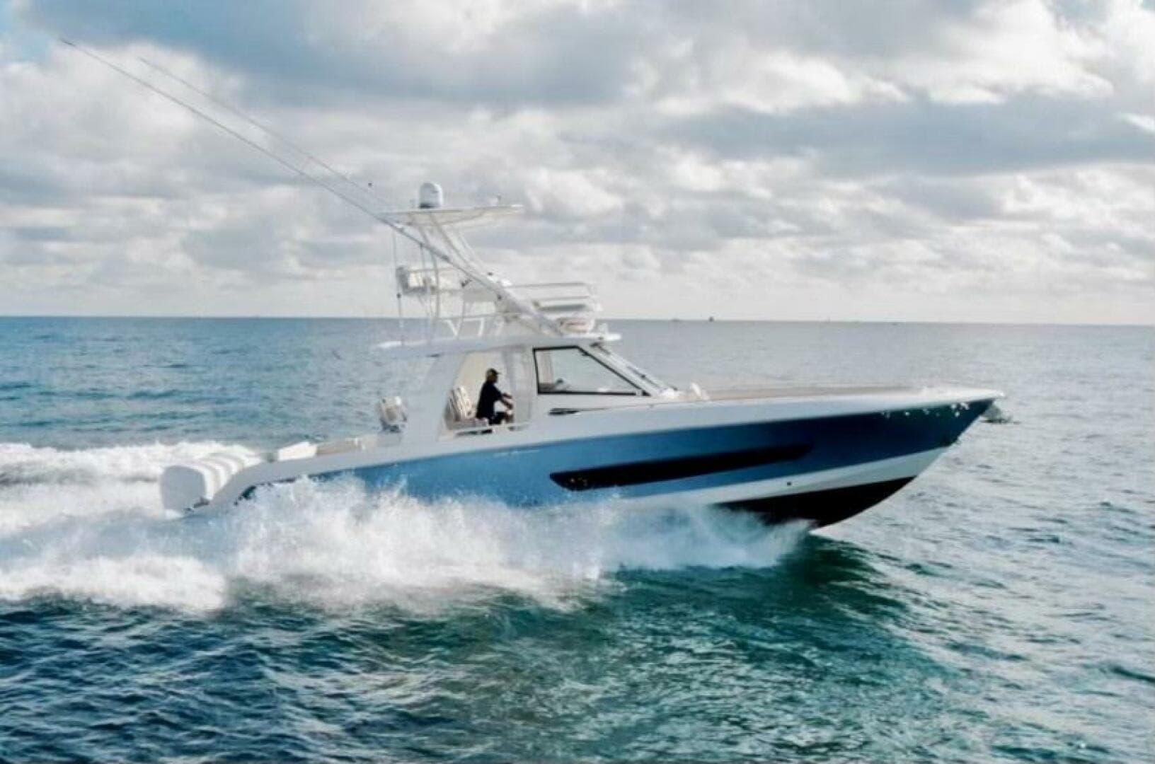 2017 Boston Whaler 