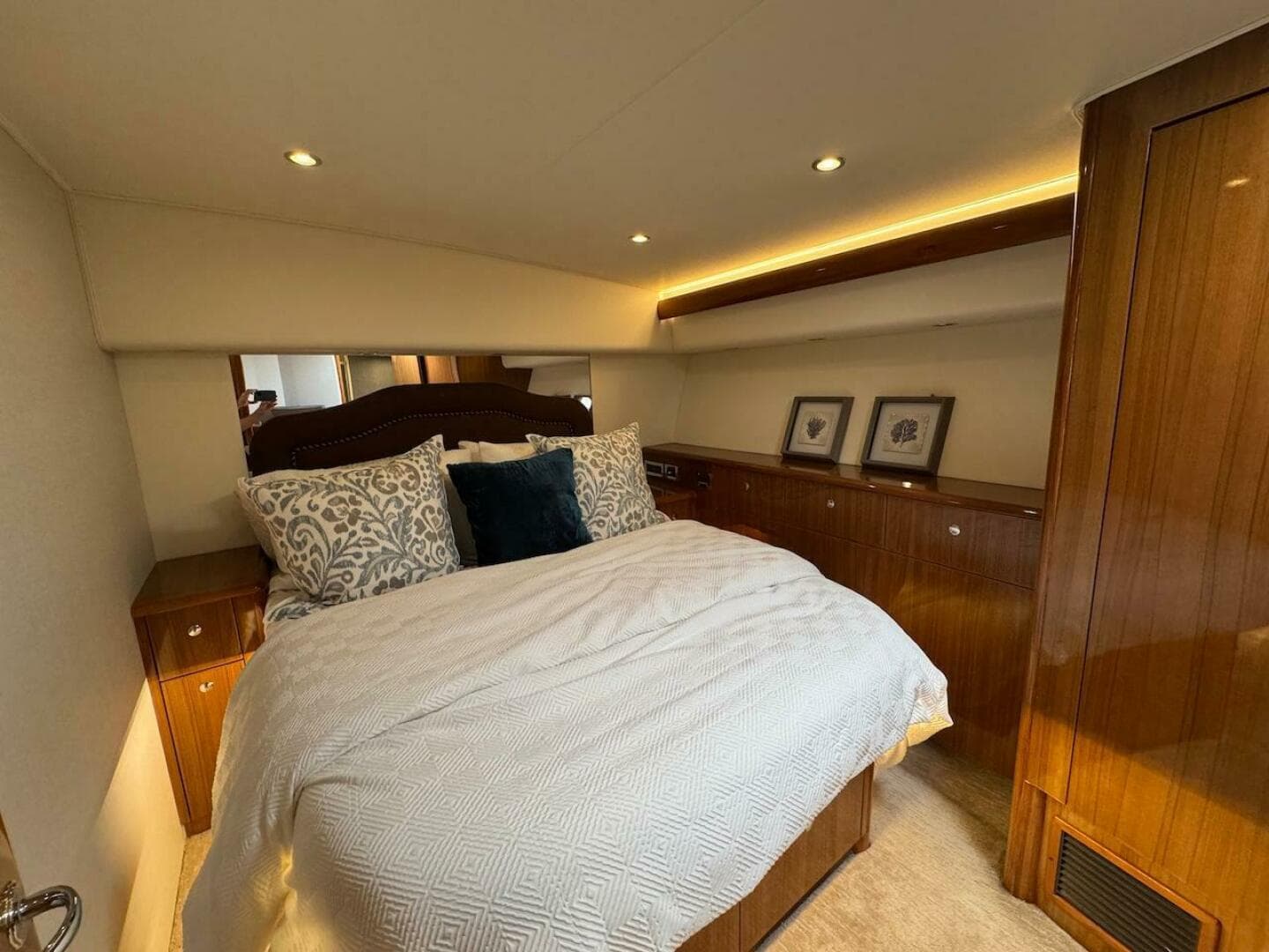 2007 Viking 52 Convertible