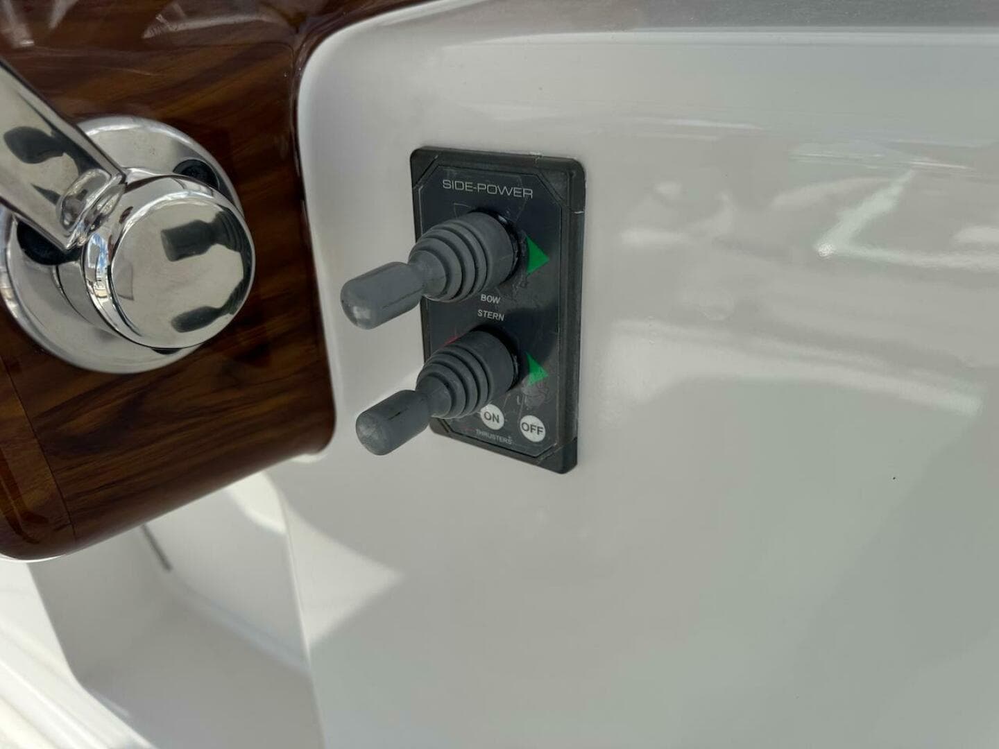 2007 Viking 52 Convertible