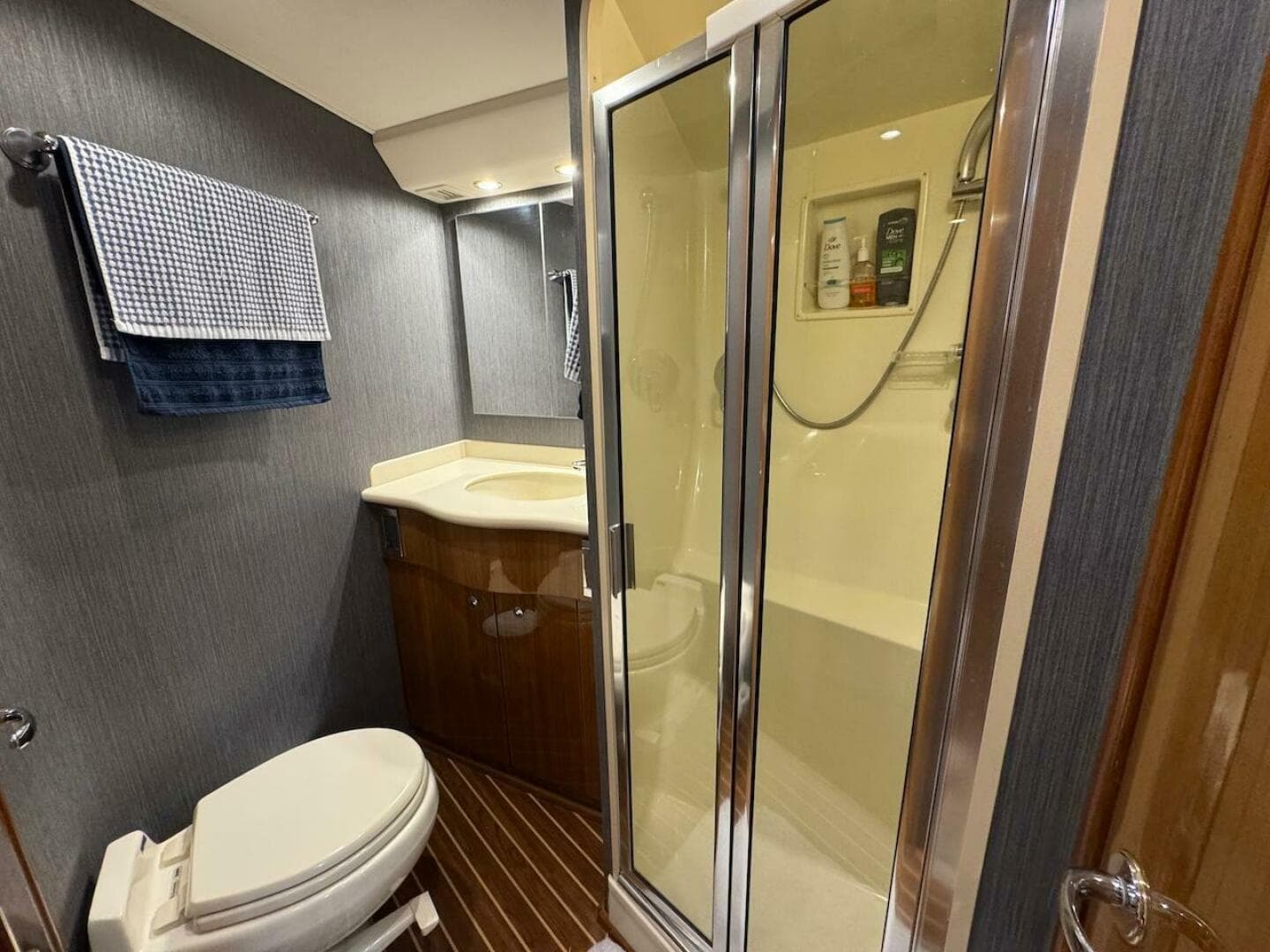 2007 Viking 52 Convertible