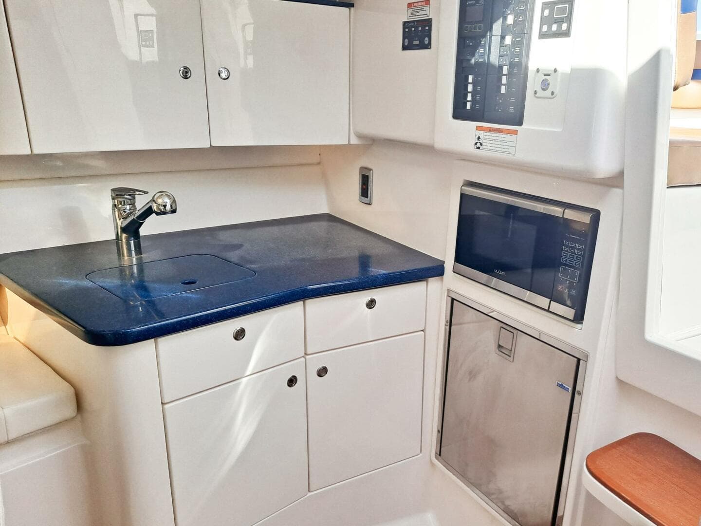 2018 Intrepid 375 Walkaround