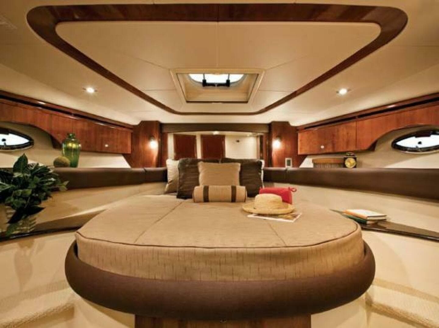 2009 Meridian 441 Sedan