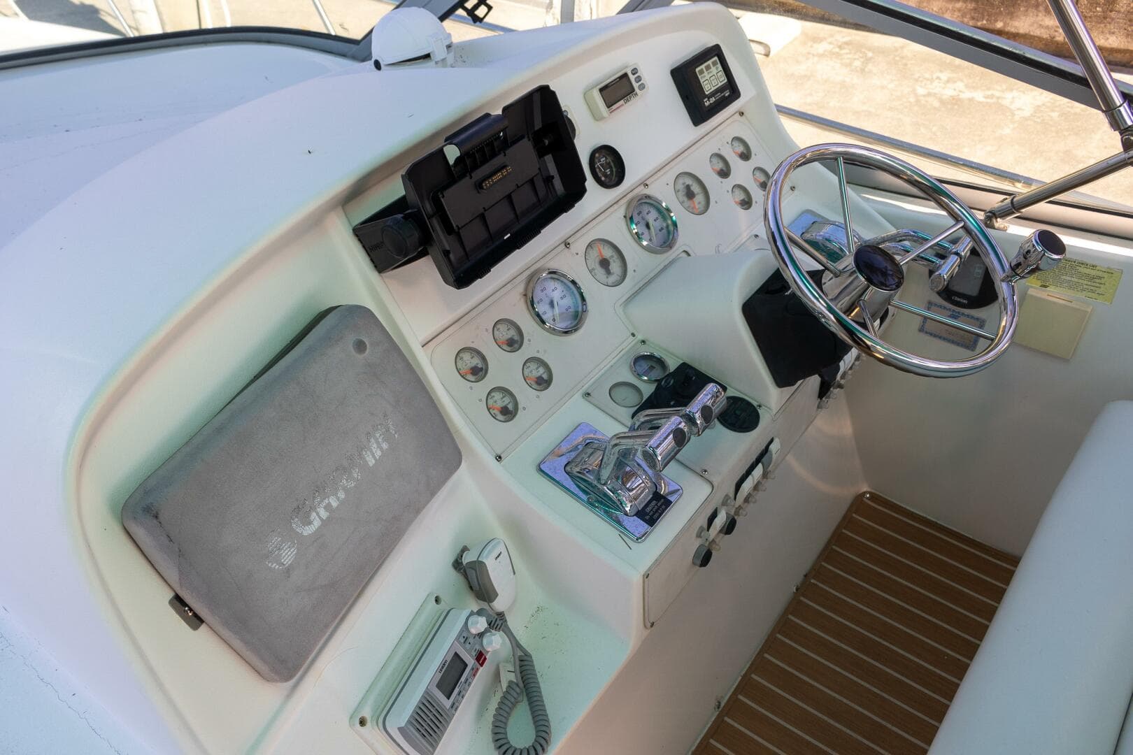 1995 Cruisers ESPRIT 3570