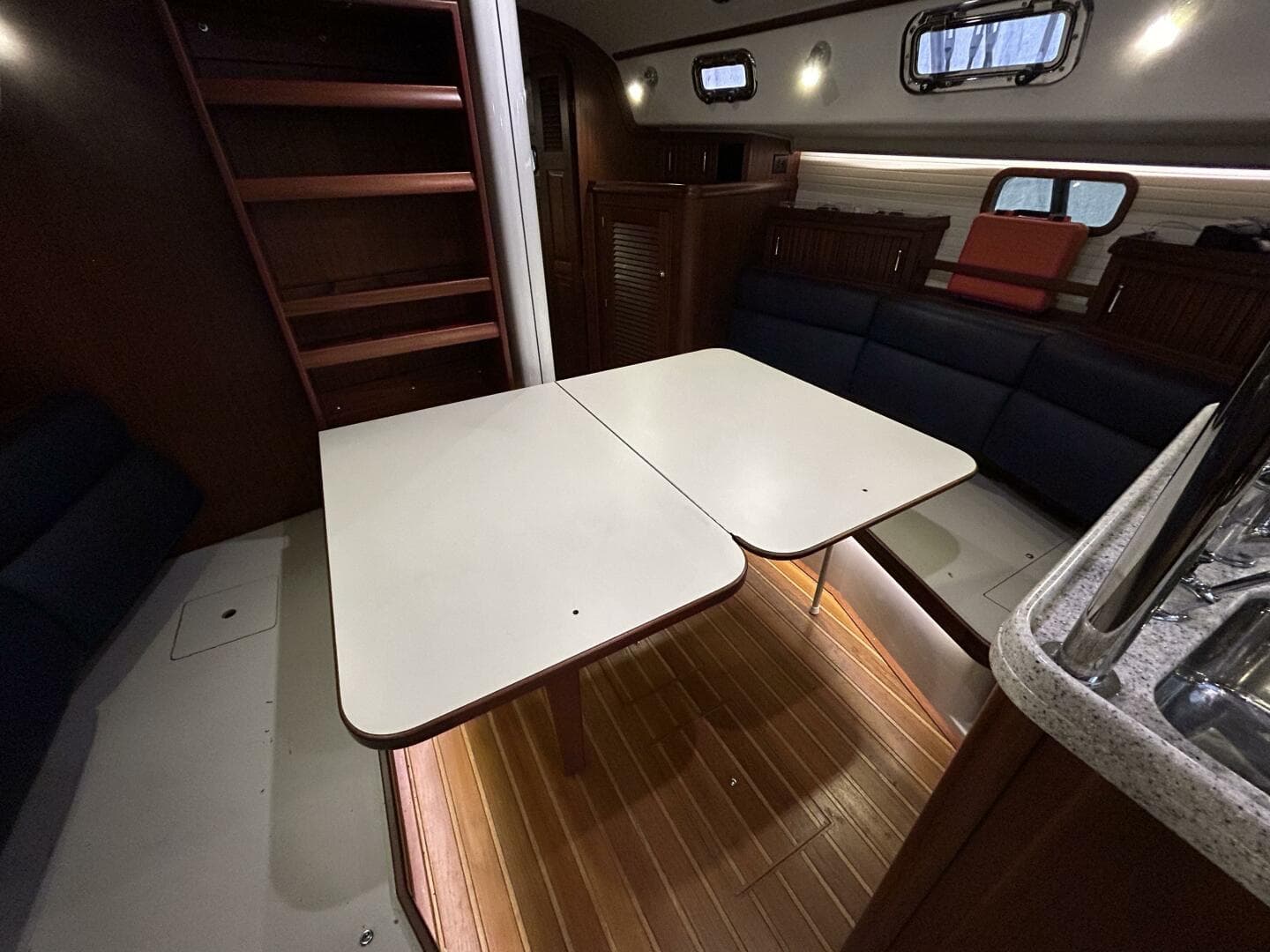 40' Blue Jacket salon table2