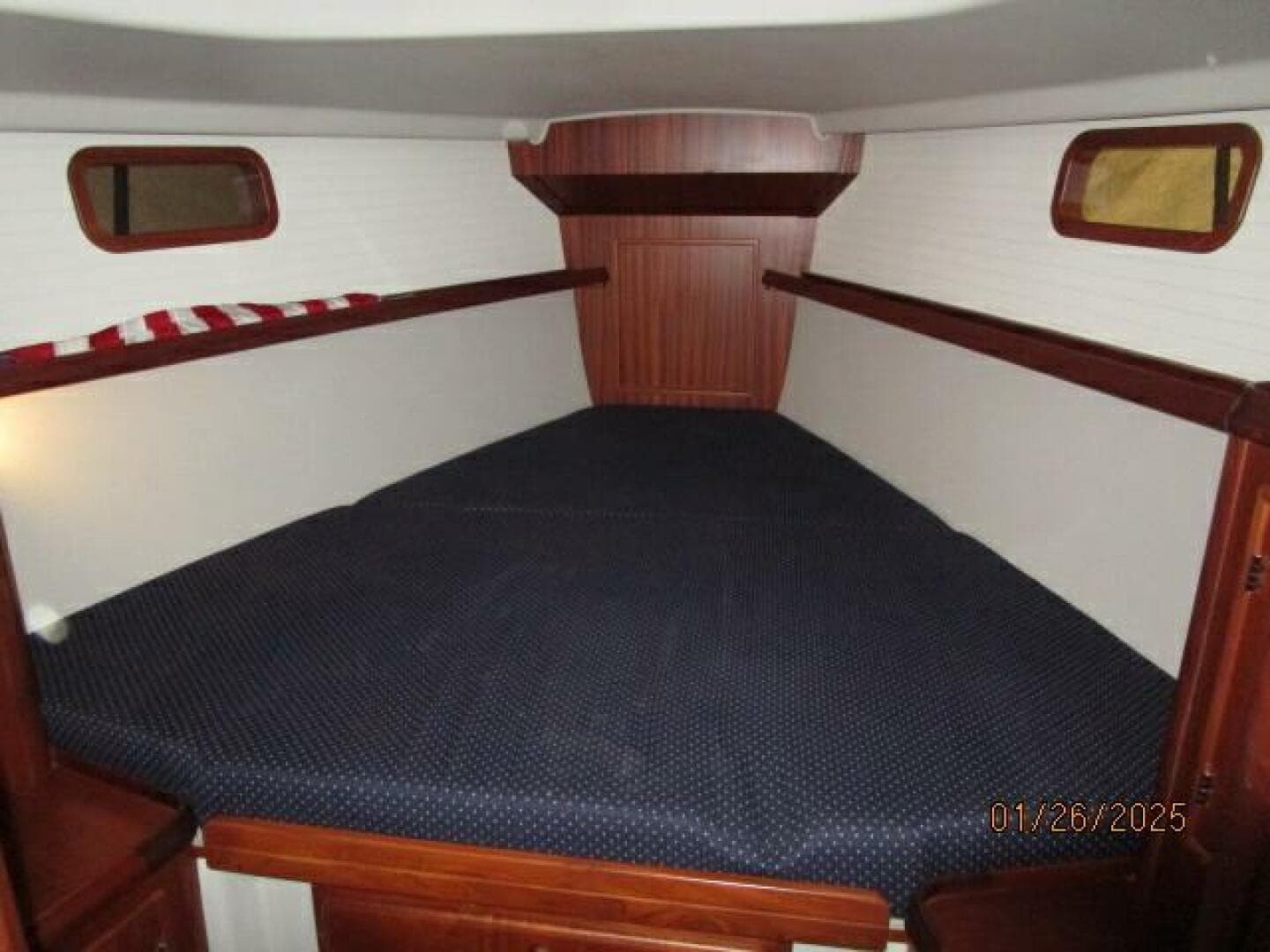 40' Blue Jacket forward stateroom