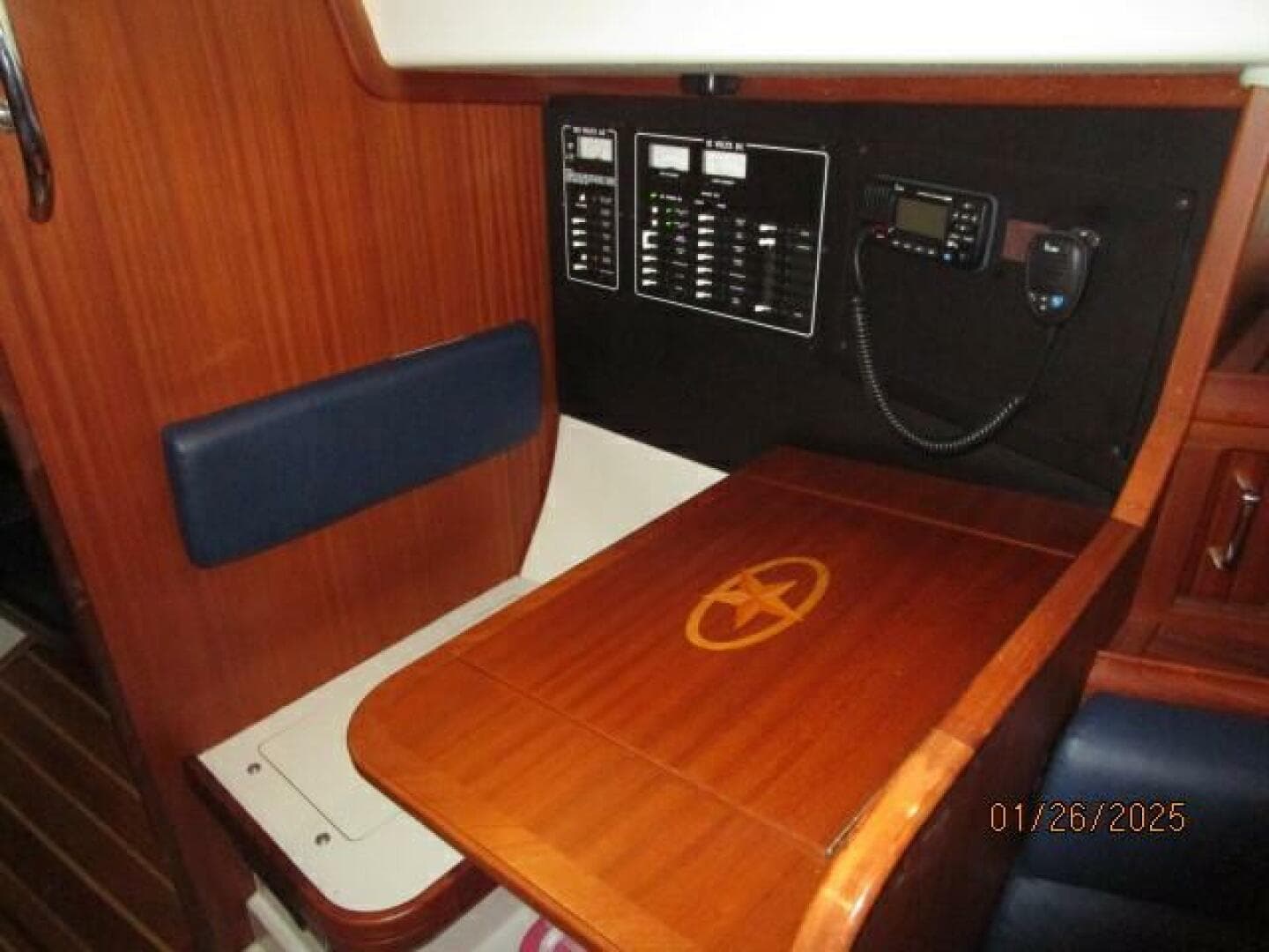 40' Blue Jacket nav station1