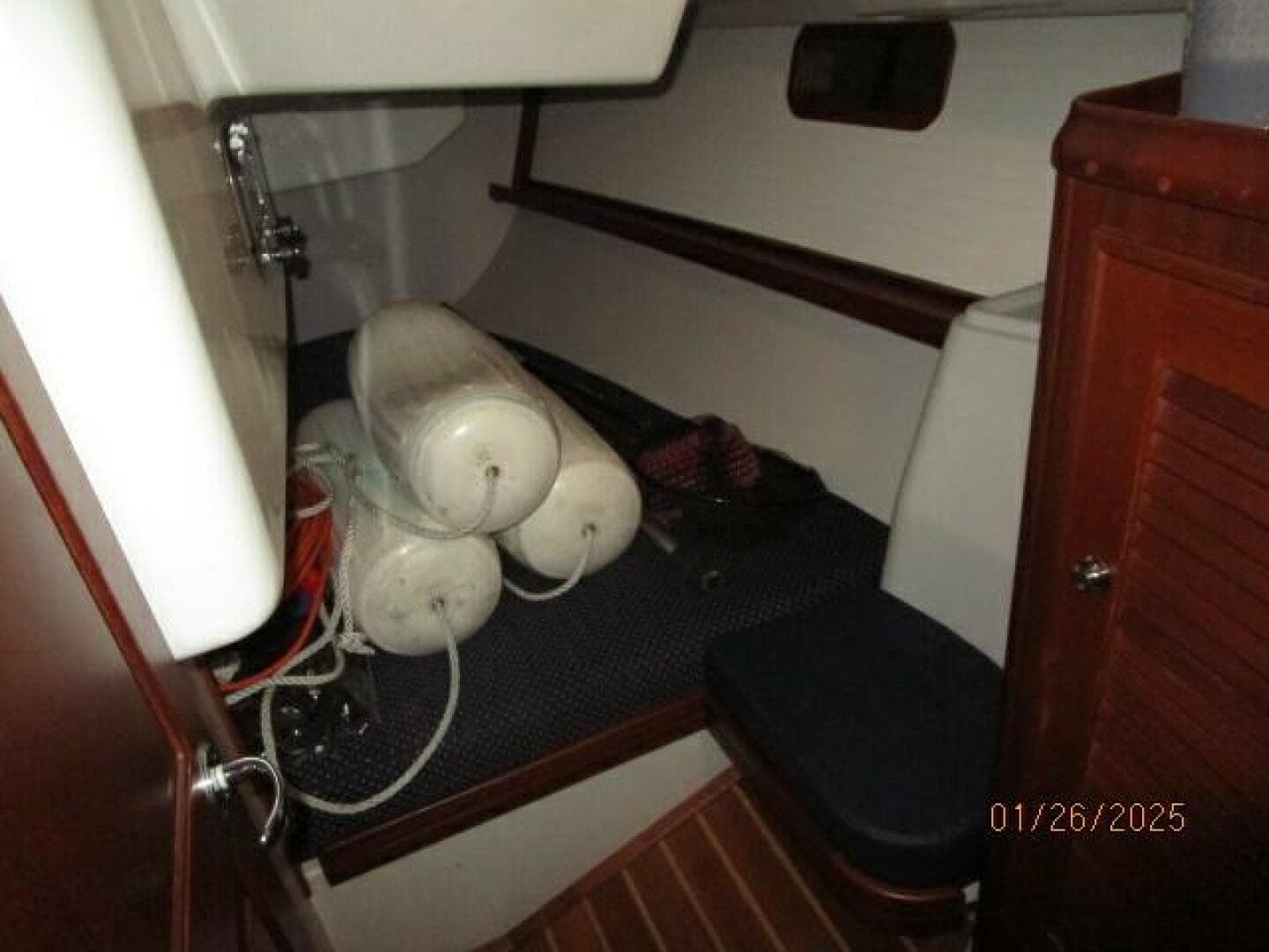 40' Blue Jacket port aft stateroom