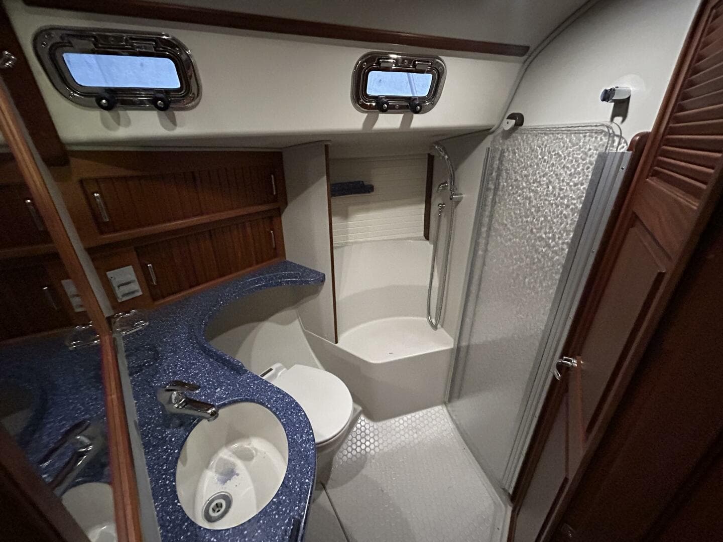 40' Blue Jacket head-shower1