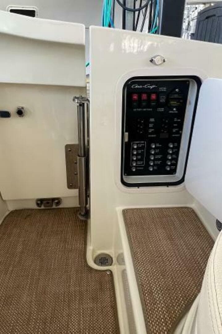 2020 Chris-Craft Launch 31 GT