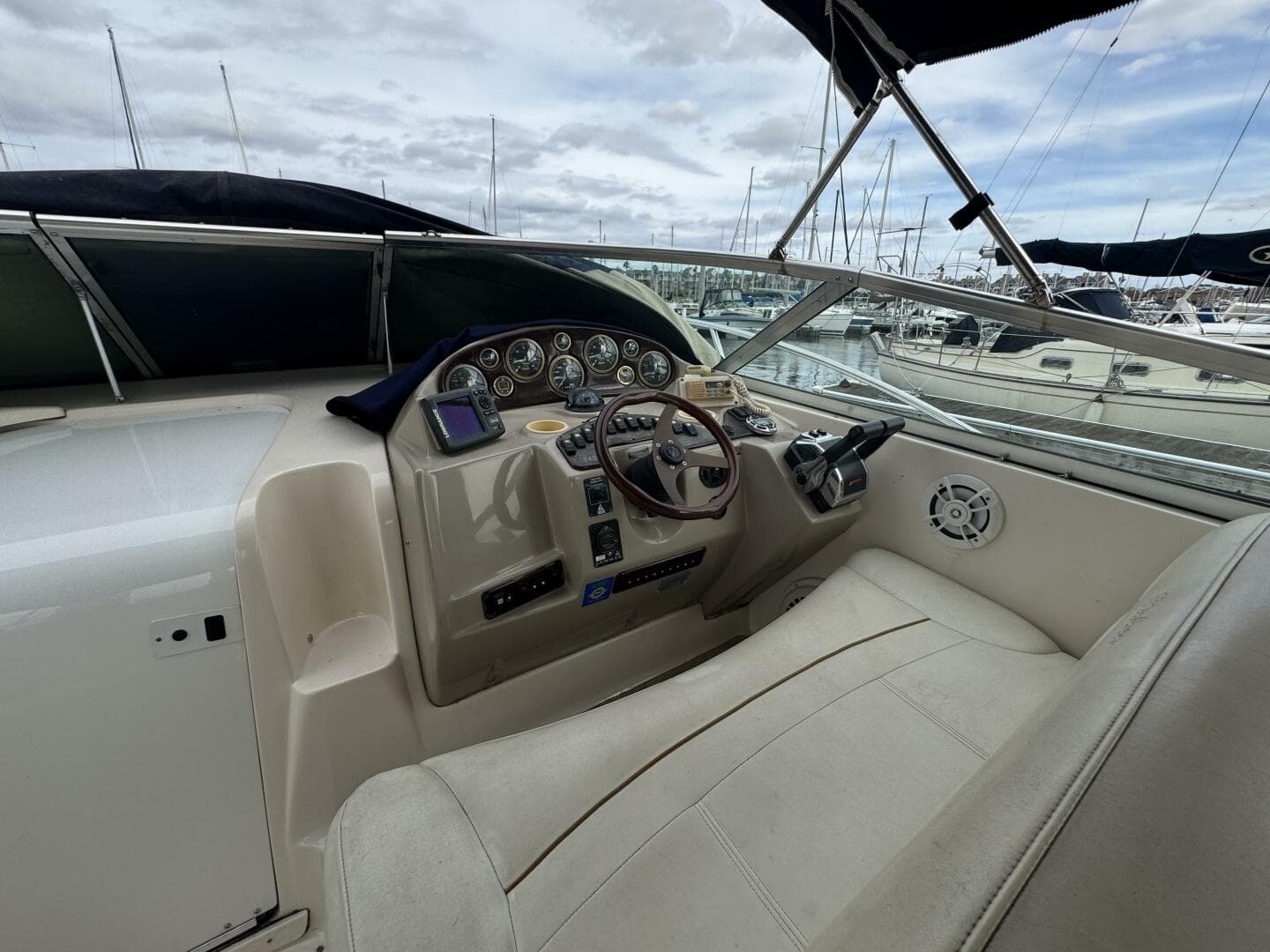 2002 Rinker 342 Fiesta Vee