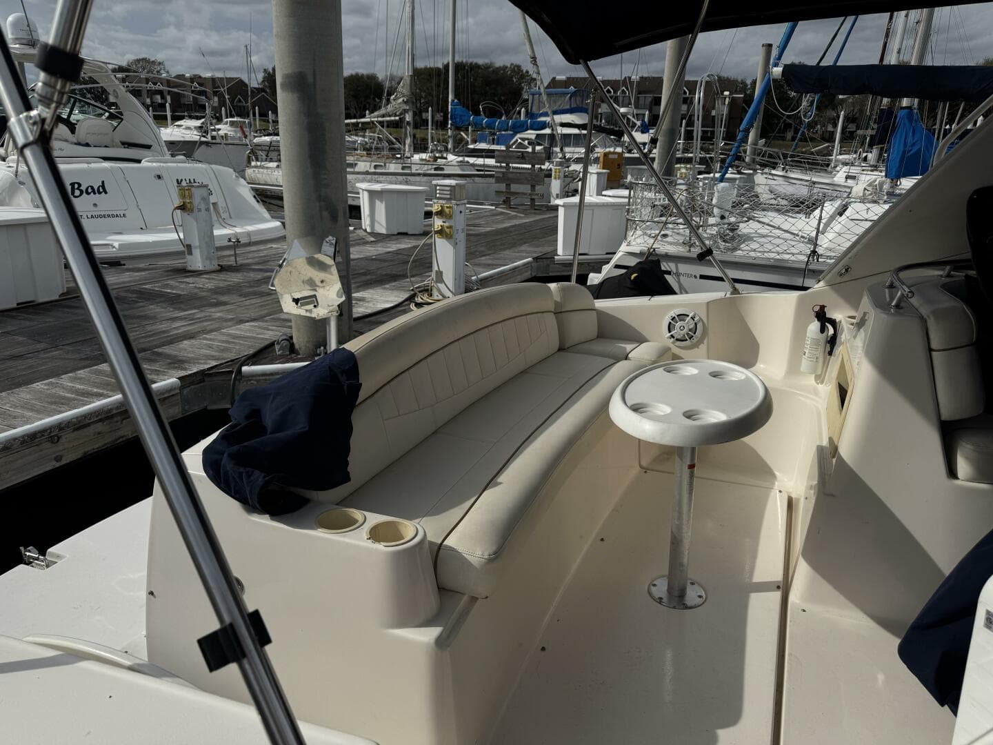 2002 Rinker 342 Fiesta Vee