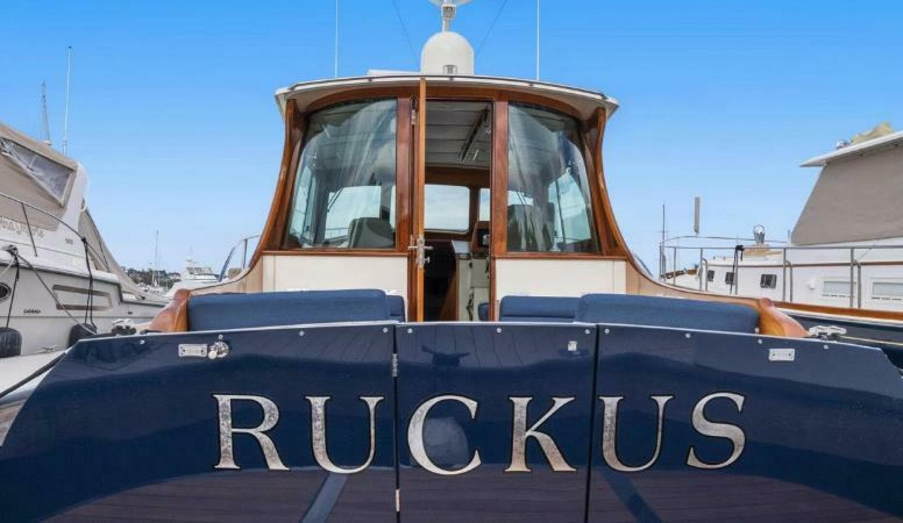 2009 Hinckley Talaria 44 MY