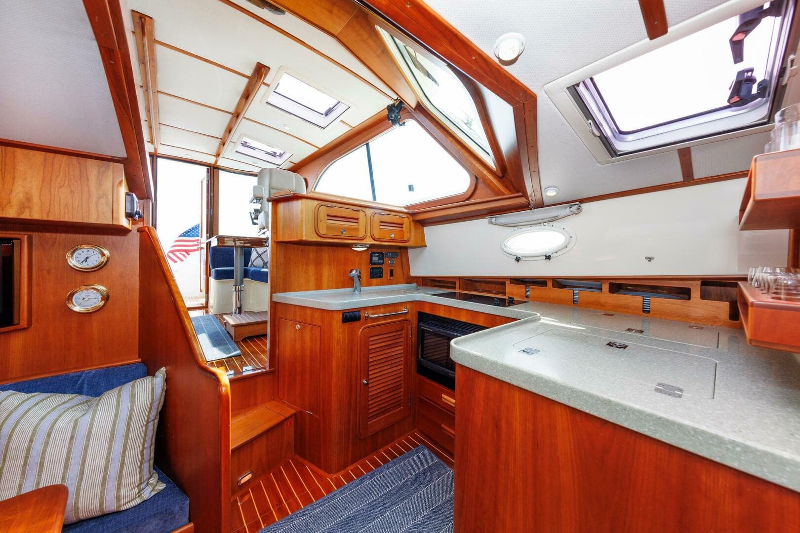 2009 Hinckley Talaria 44 MY