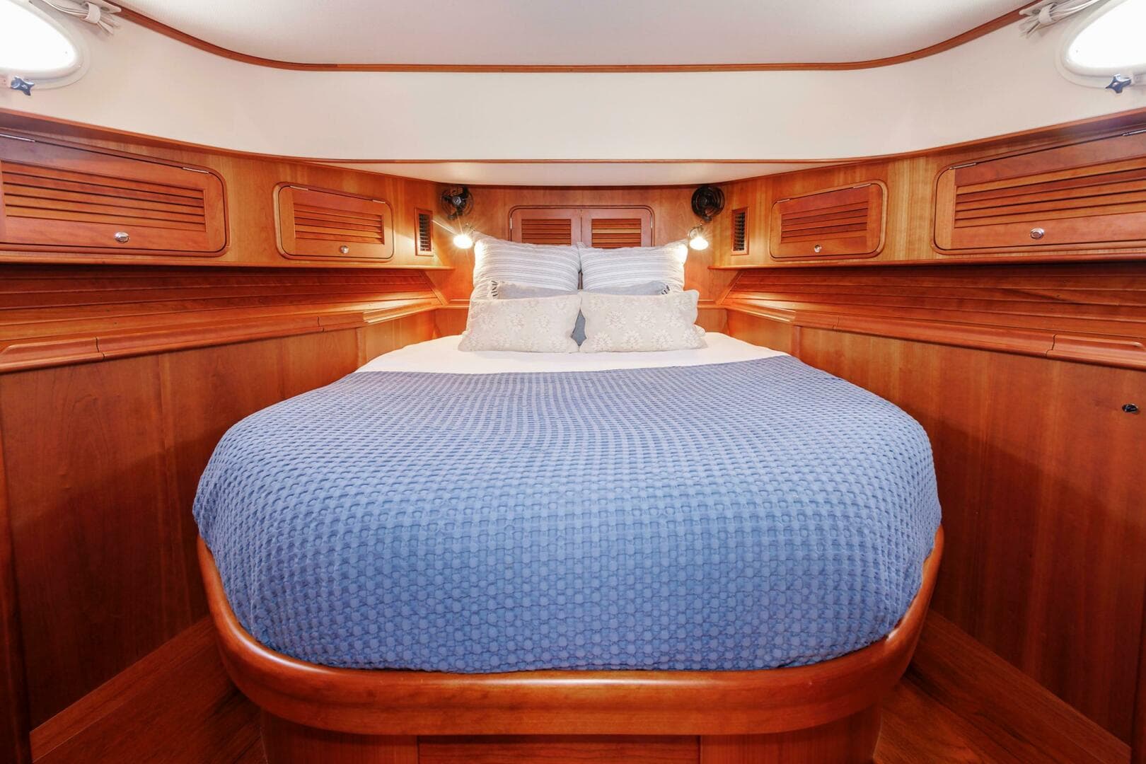 2009 Hinckley Talaria 44 MY