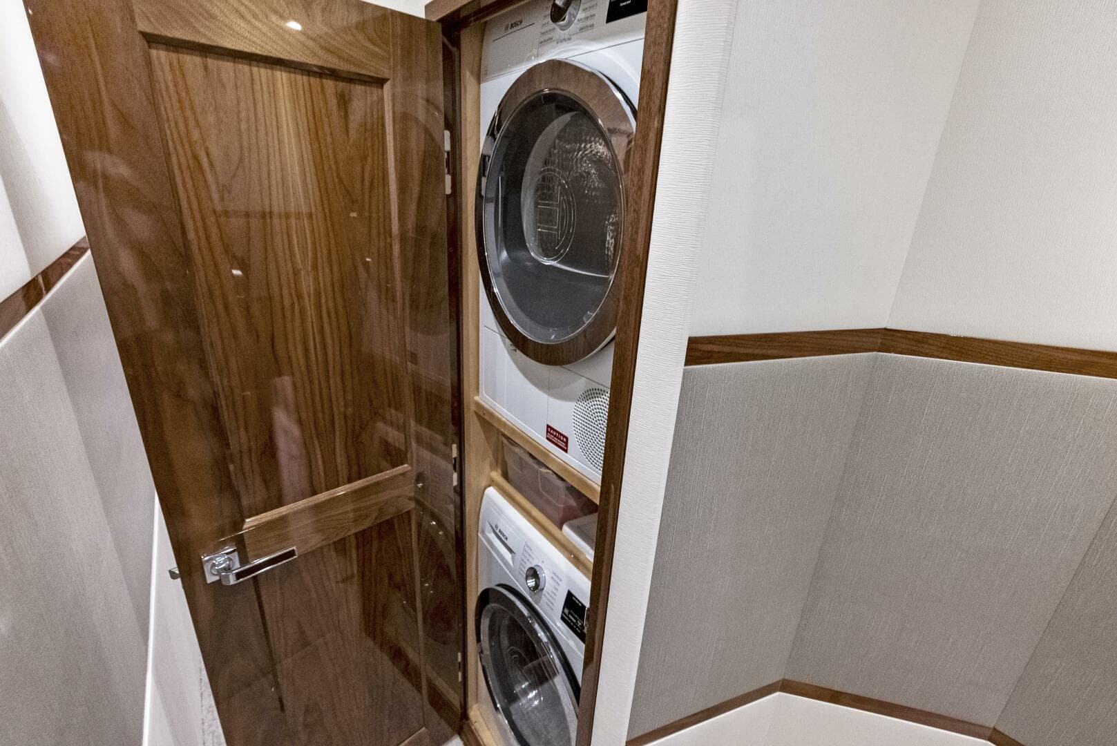 2019 Viking 80 Convertible