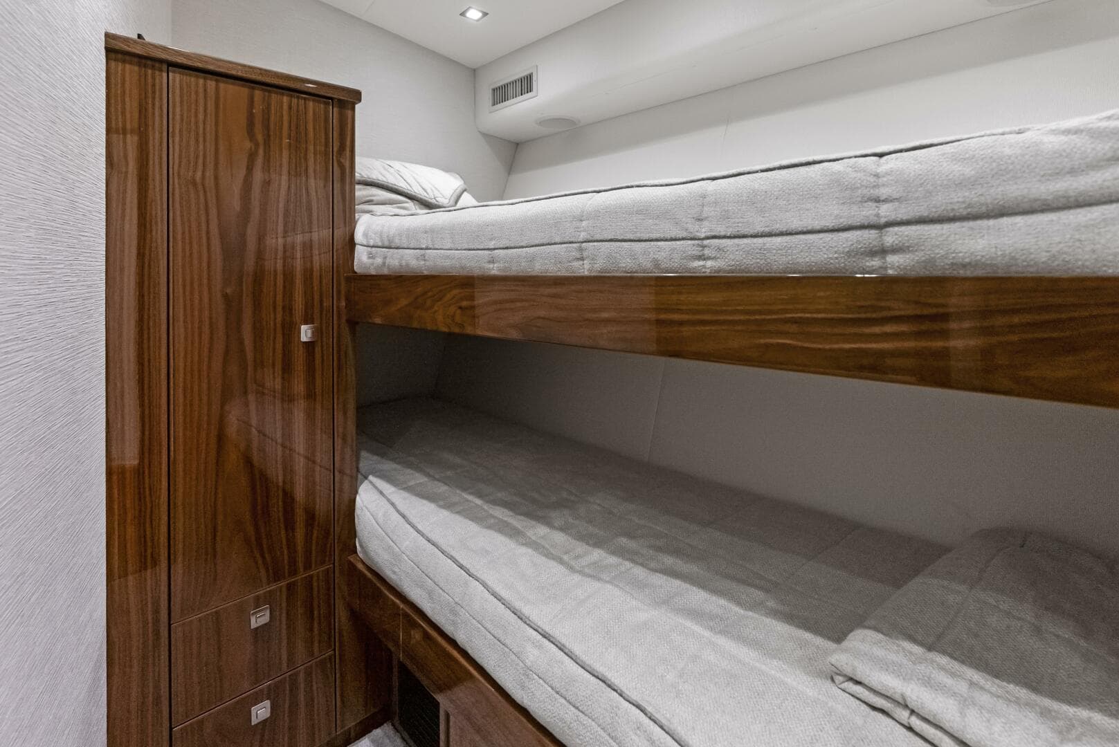 2019 Viking 80 Convertible