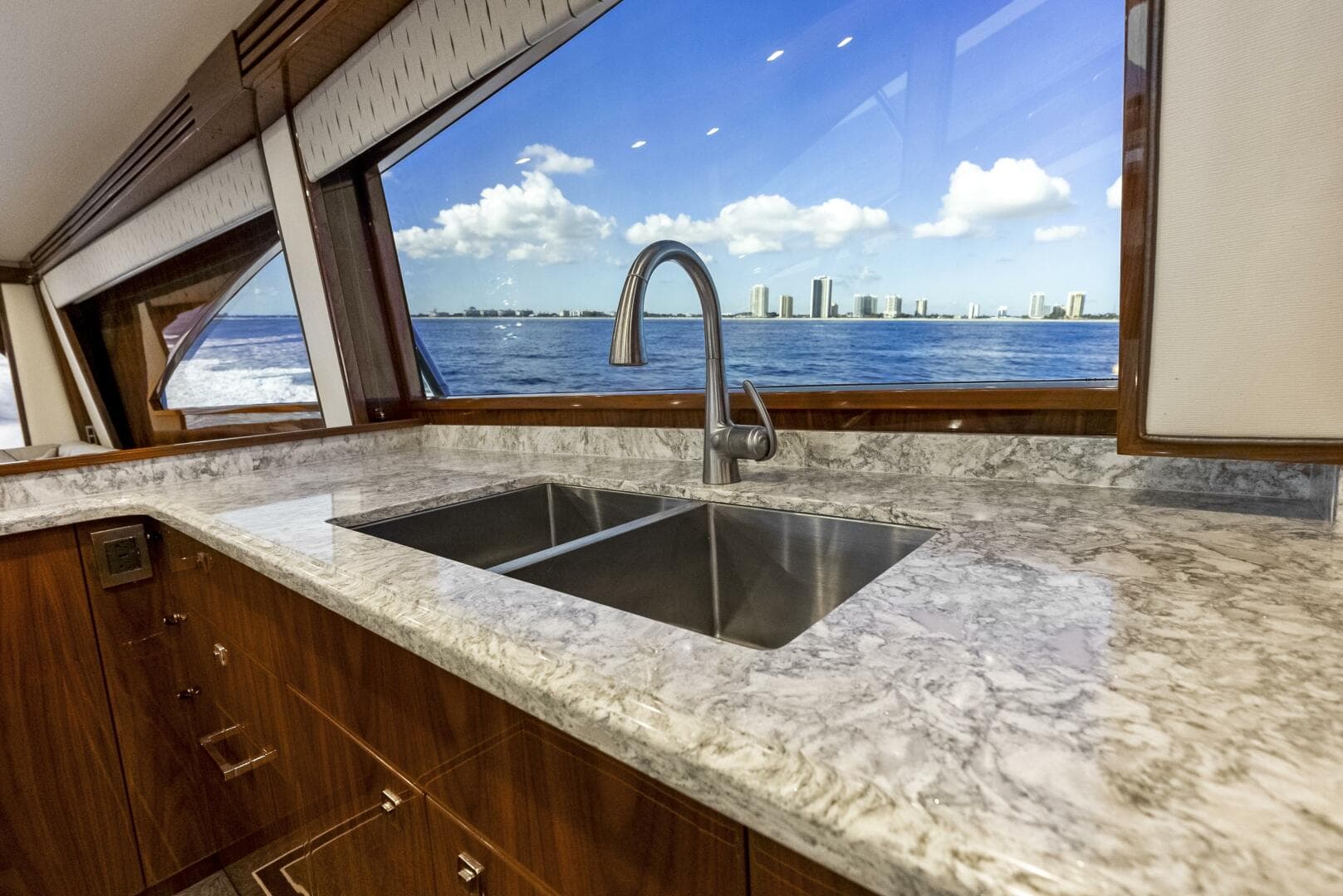 2019 Viking 80 Convertible