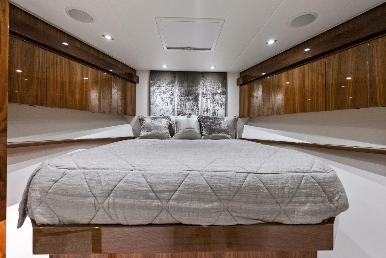 2019 Viking 80 Convertible