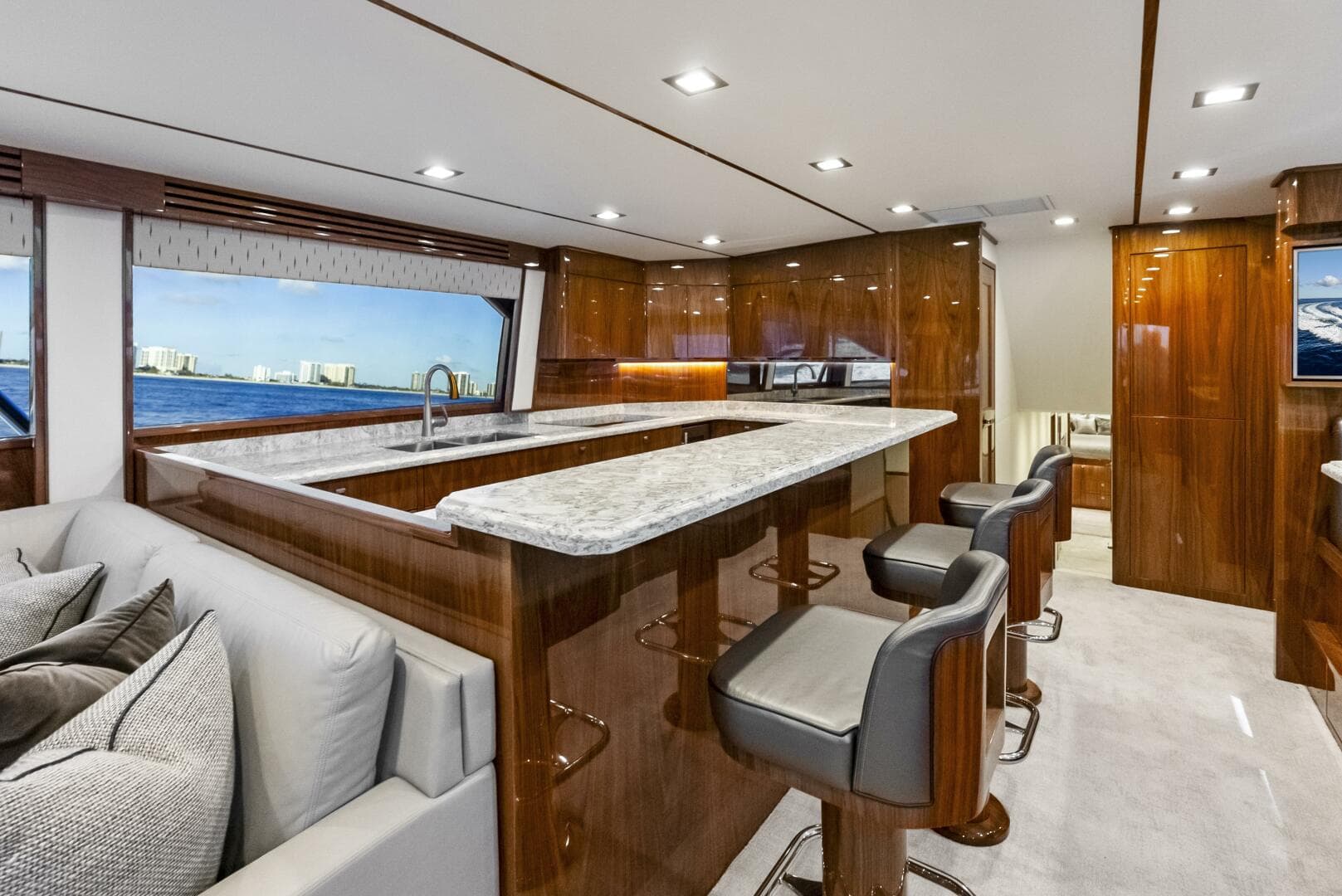 2019 Viking 80 Convertible