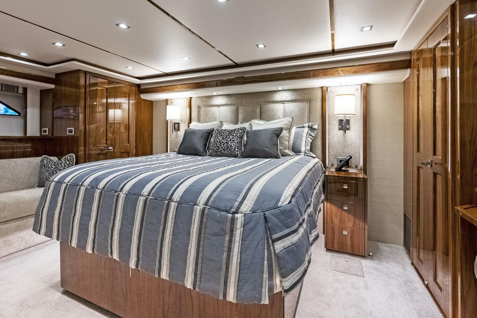 2019 Viking 80 Convertible