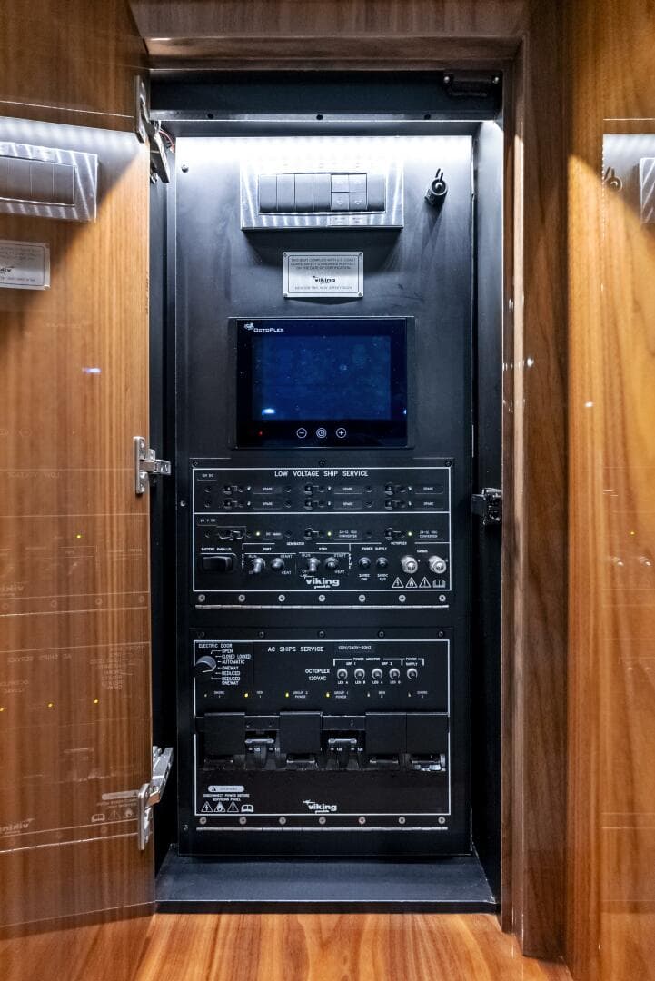 2019 Viking 80 Convertible