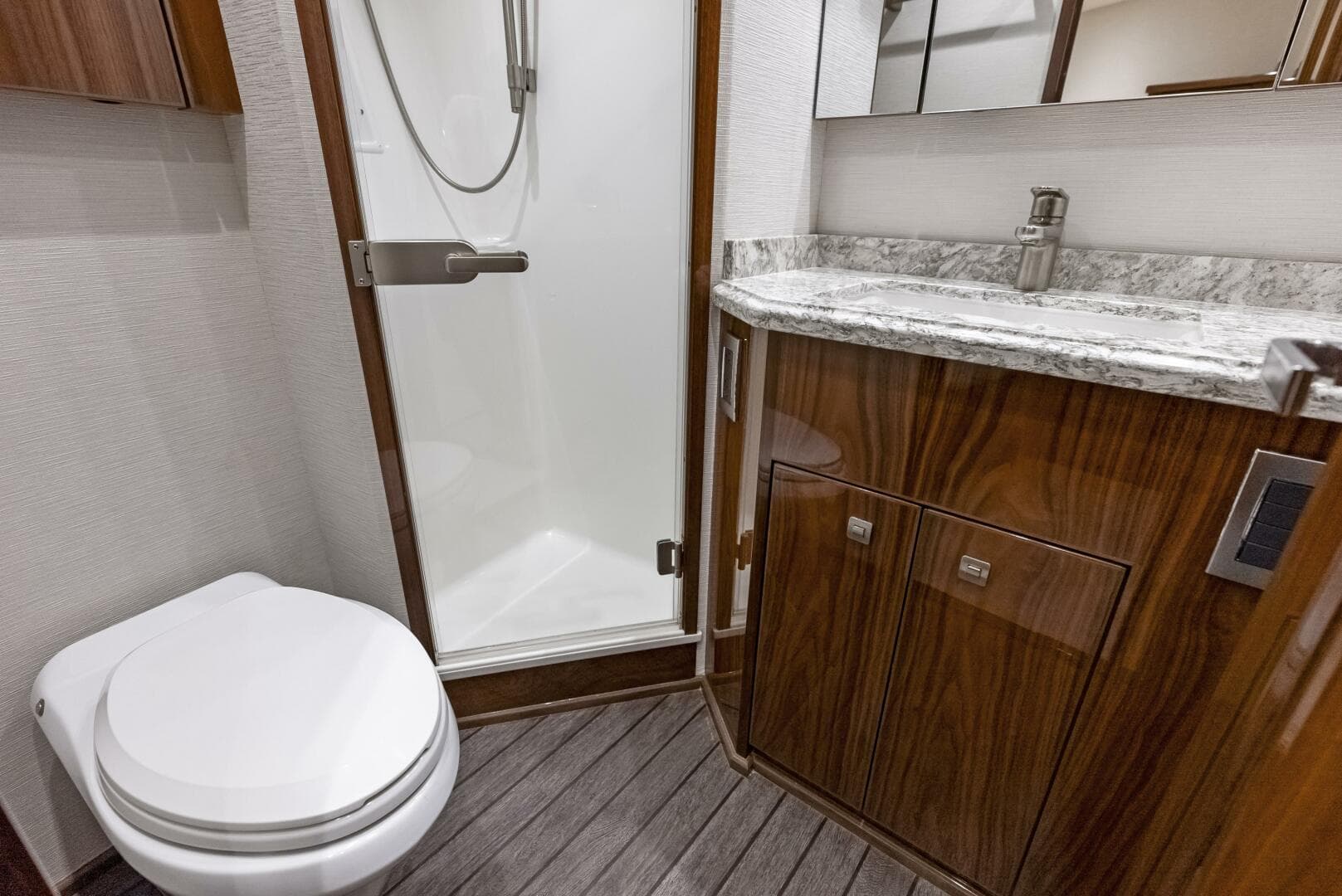 2019 Viking 80 Convertible