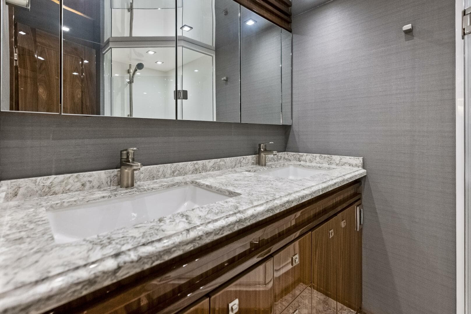 2019 Viking 80 Convertible