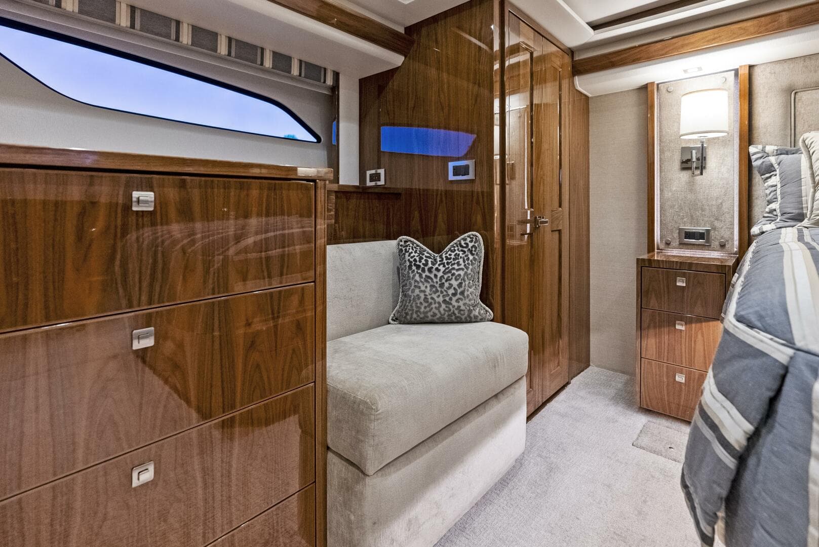 2019 Viking 80 Convertible