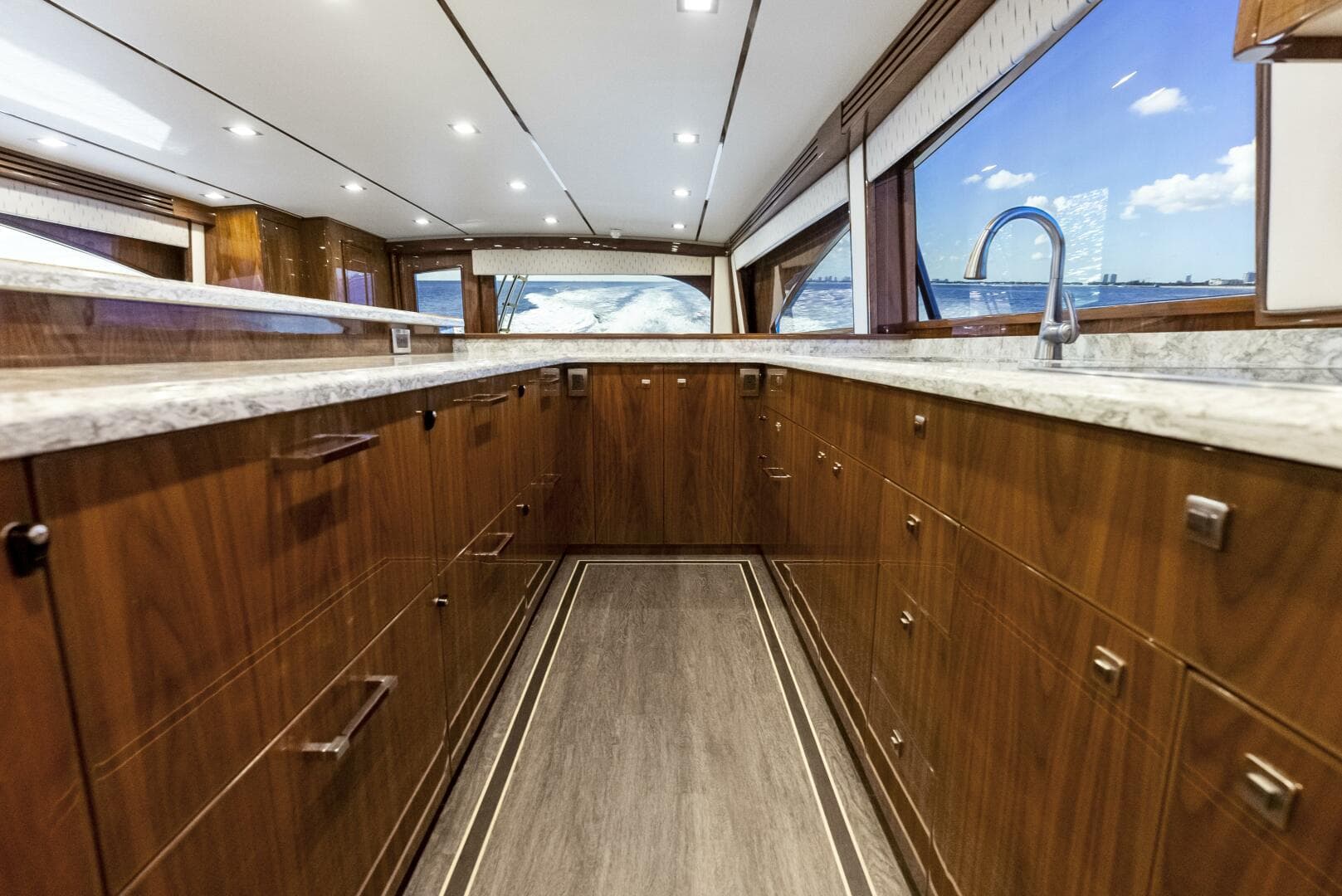 2019 Viking 80 Convertible