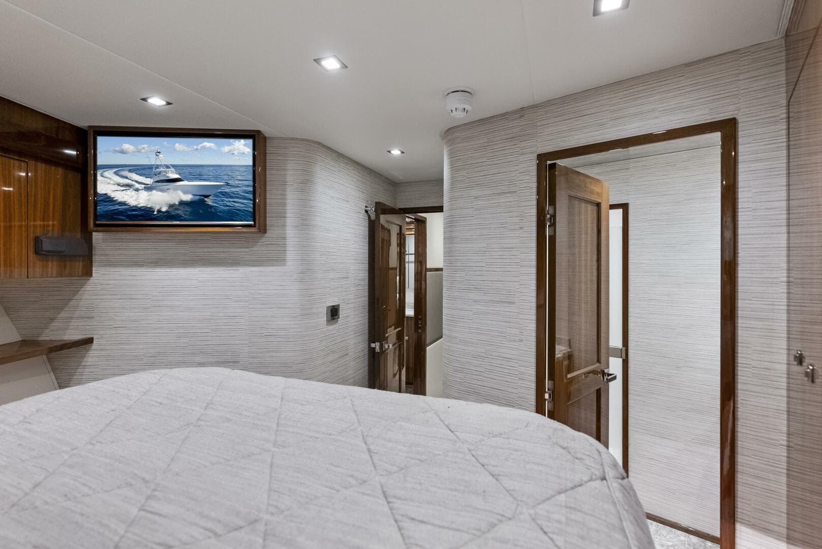 2019 Viking 80 Convertible