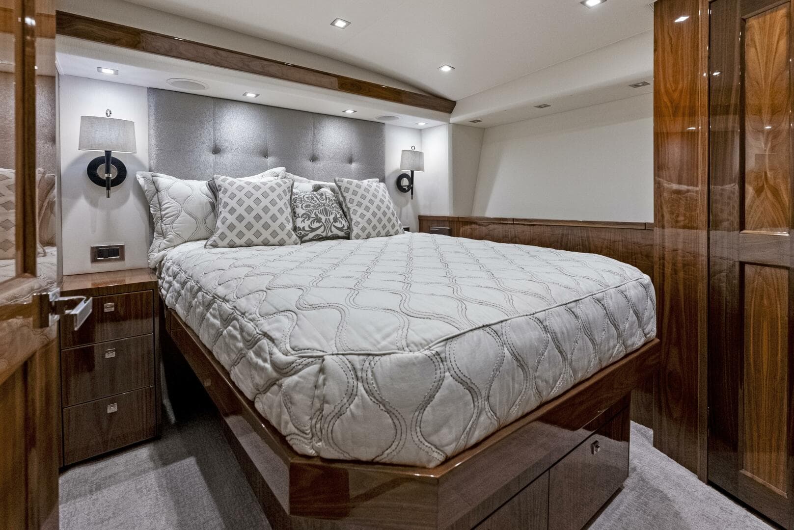 2019 Viking 80 Convertible