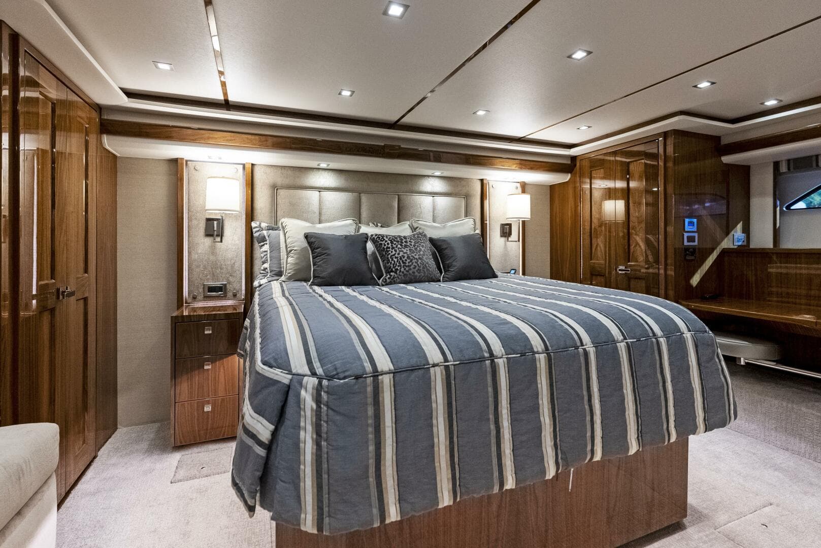 2019 Viking 80 Convertible