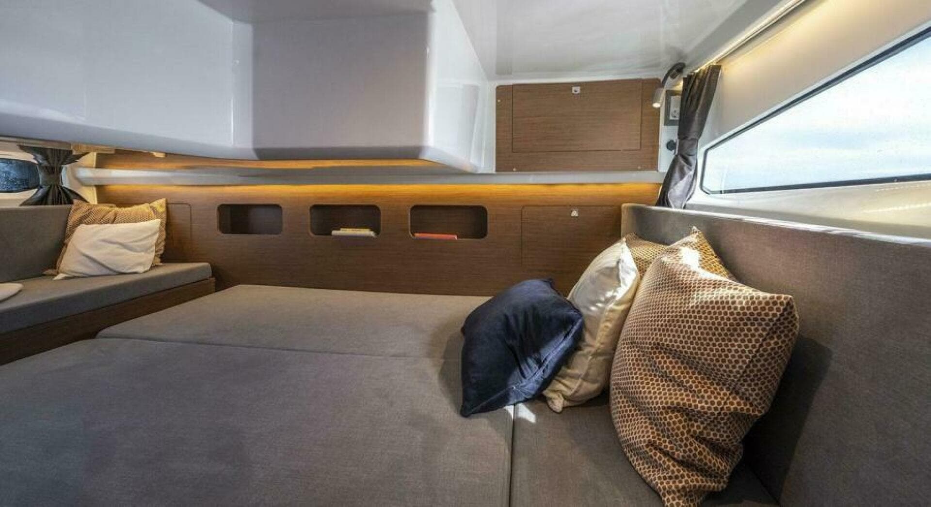 2026 Beneteau Antares 11 Fly