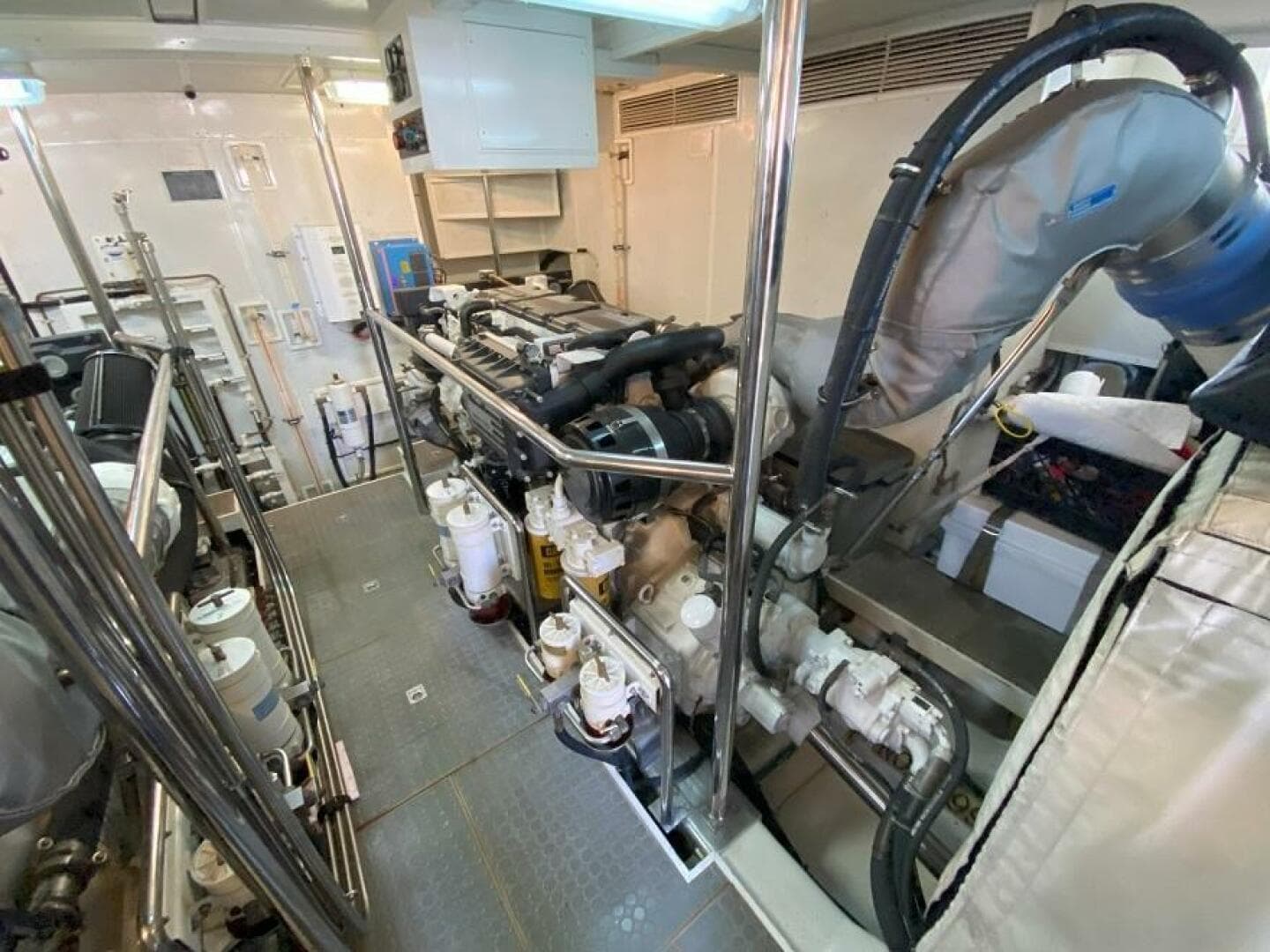 2005 Offshore Yachts 