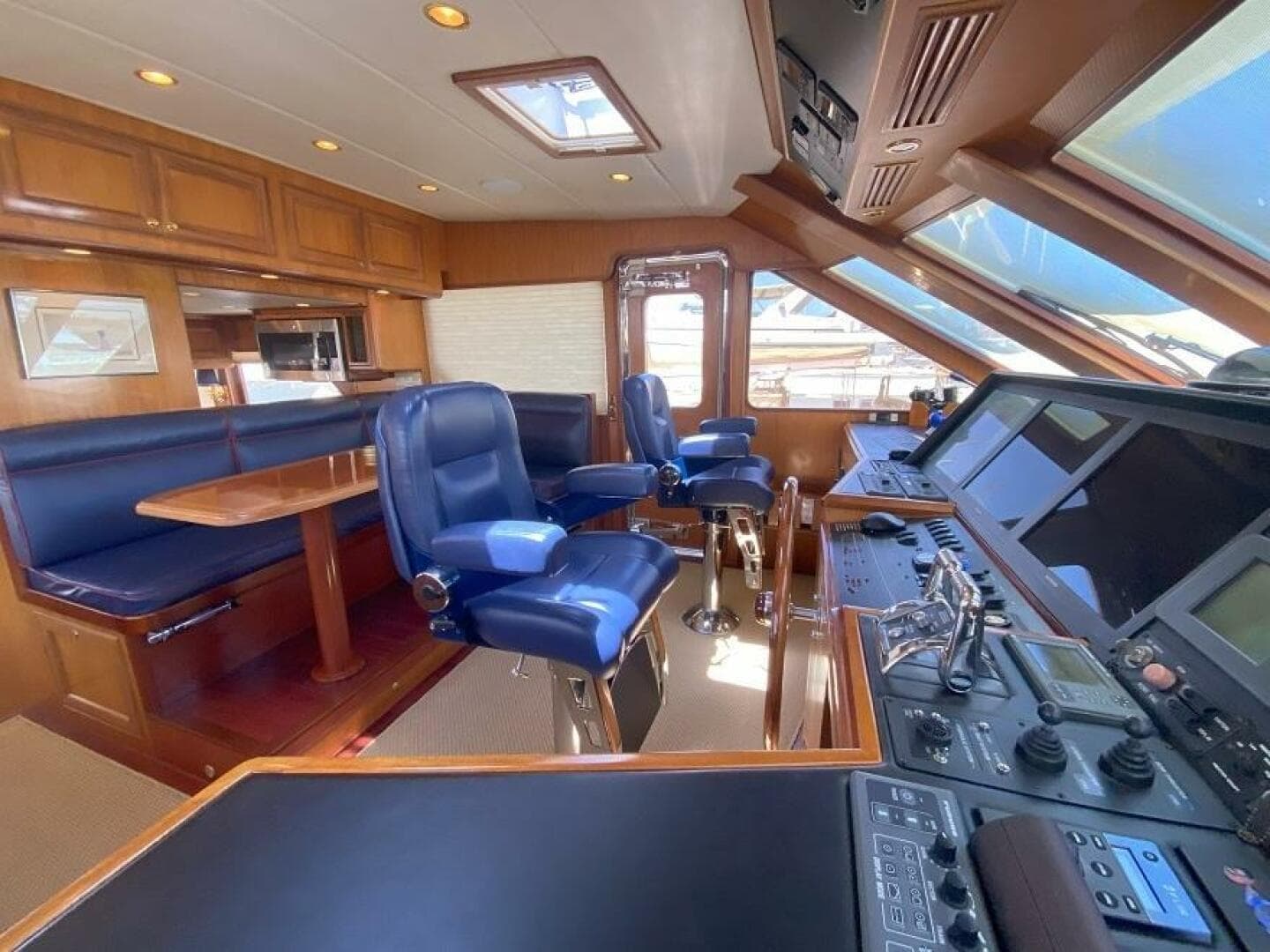 2005 Offshore Yachts 