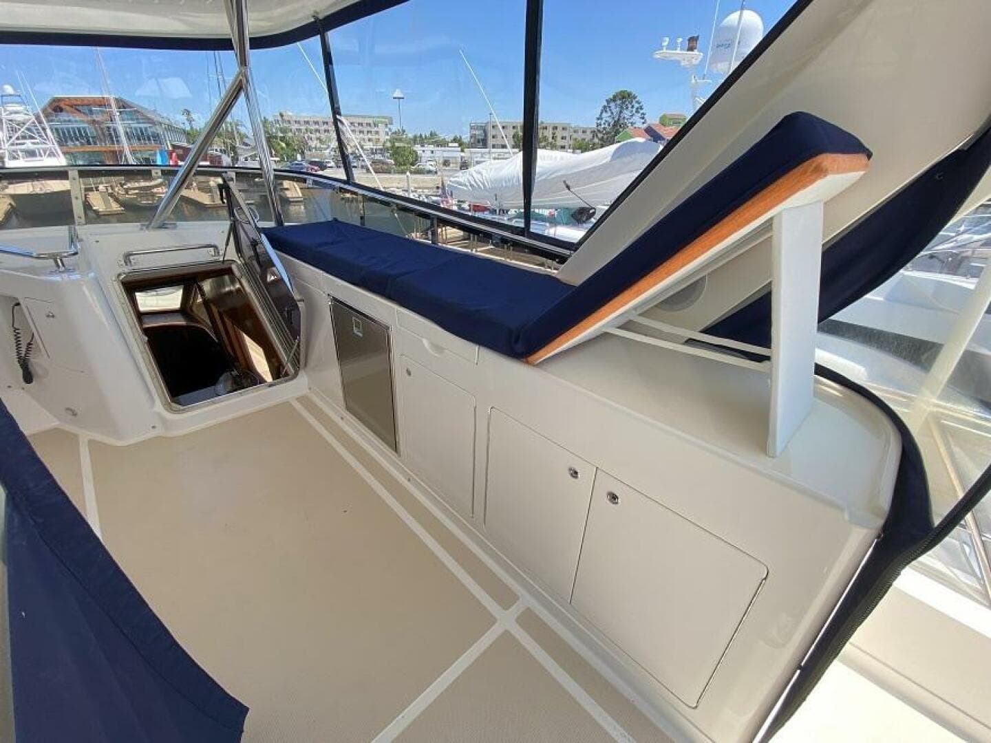 2005 Offshore Yachts 