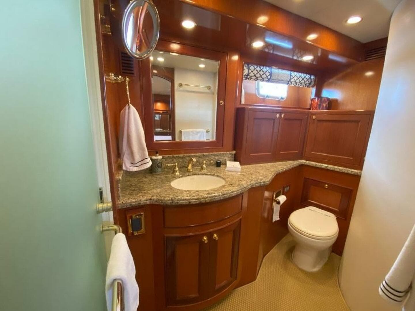 2005 Offshore Yachts 