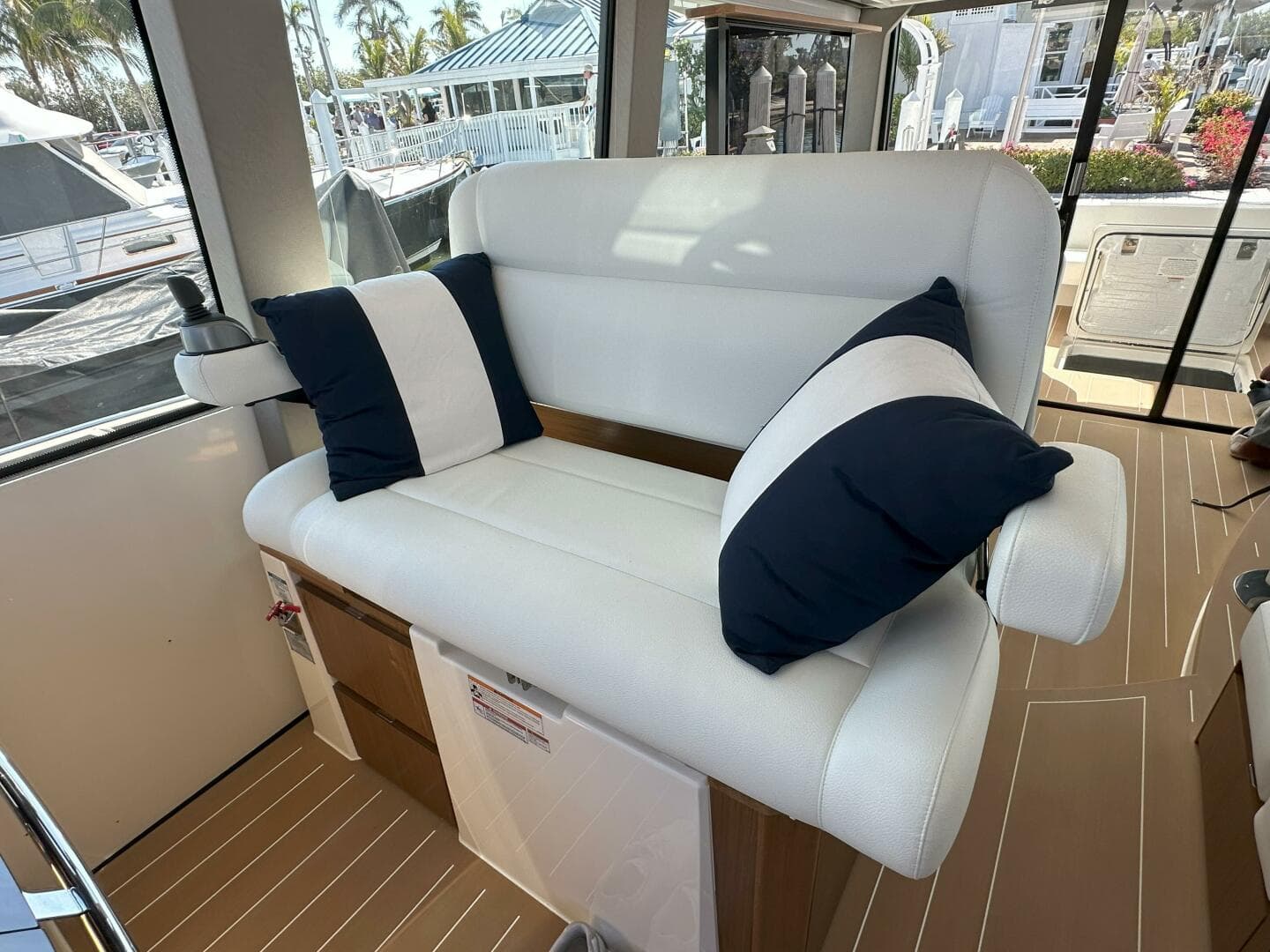 2025 Tiara Yachts 60 EX - Helm Seating