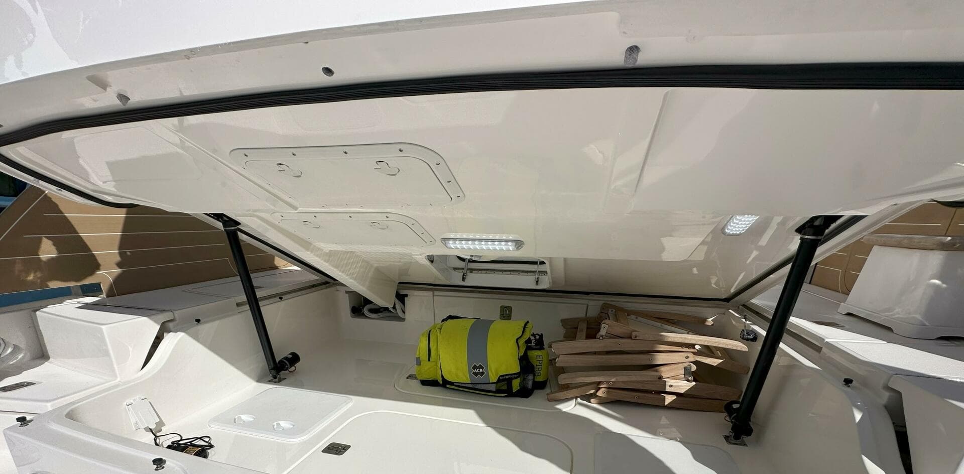 2025 Tiara Yachts 60 EX - Trunk